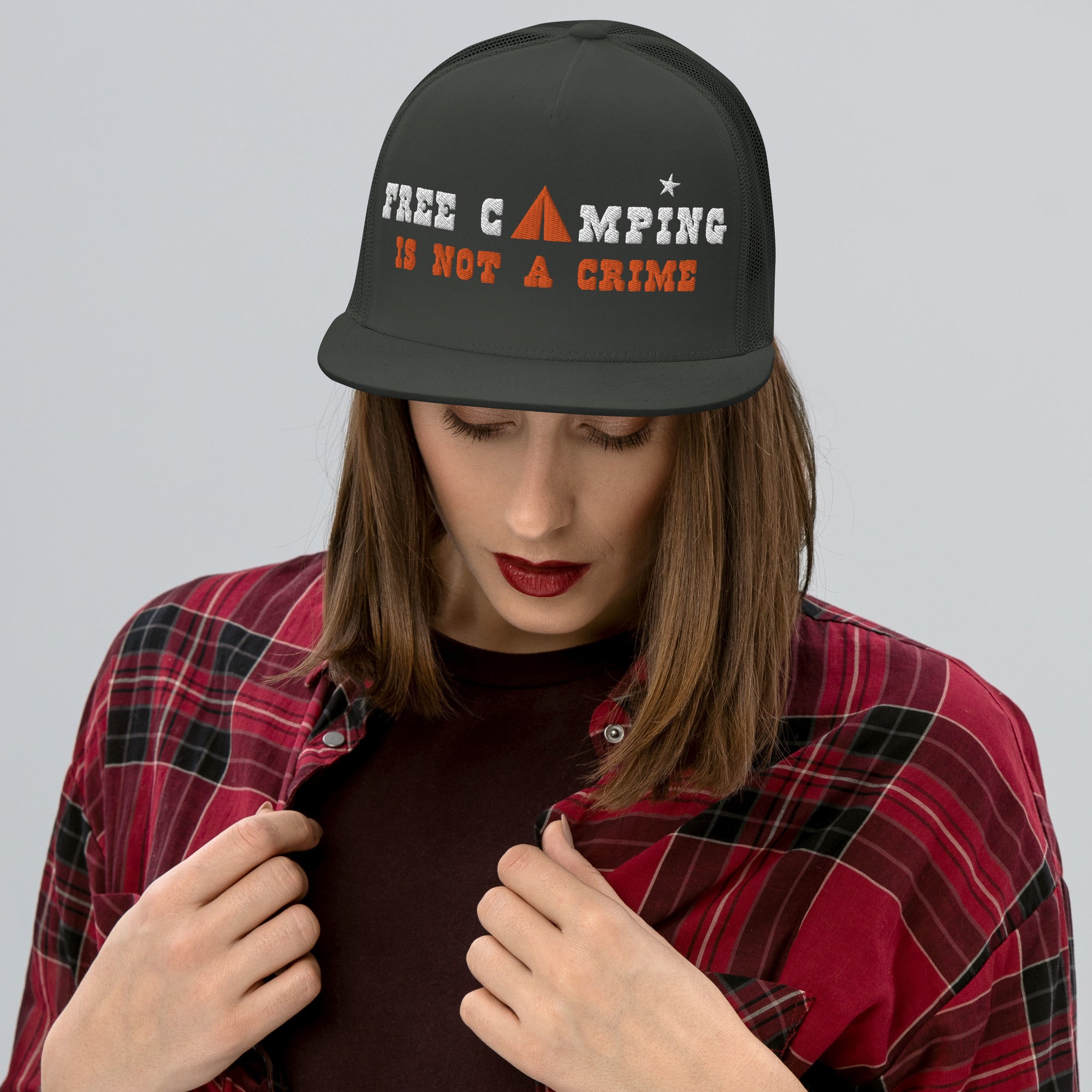 Trucker Cap Free camping is not a crime white/orange