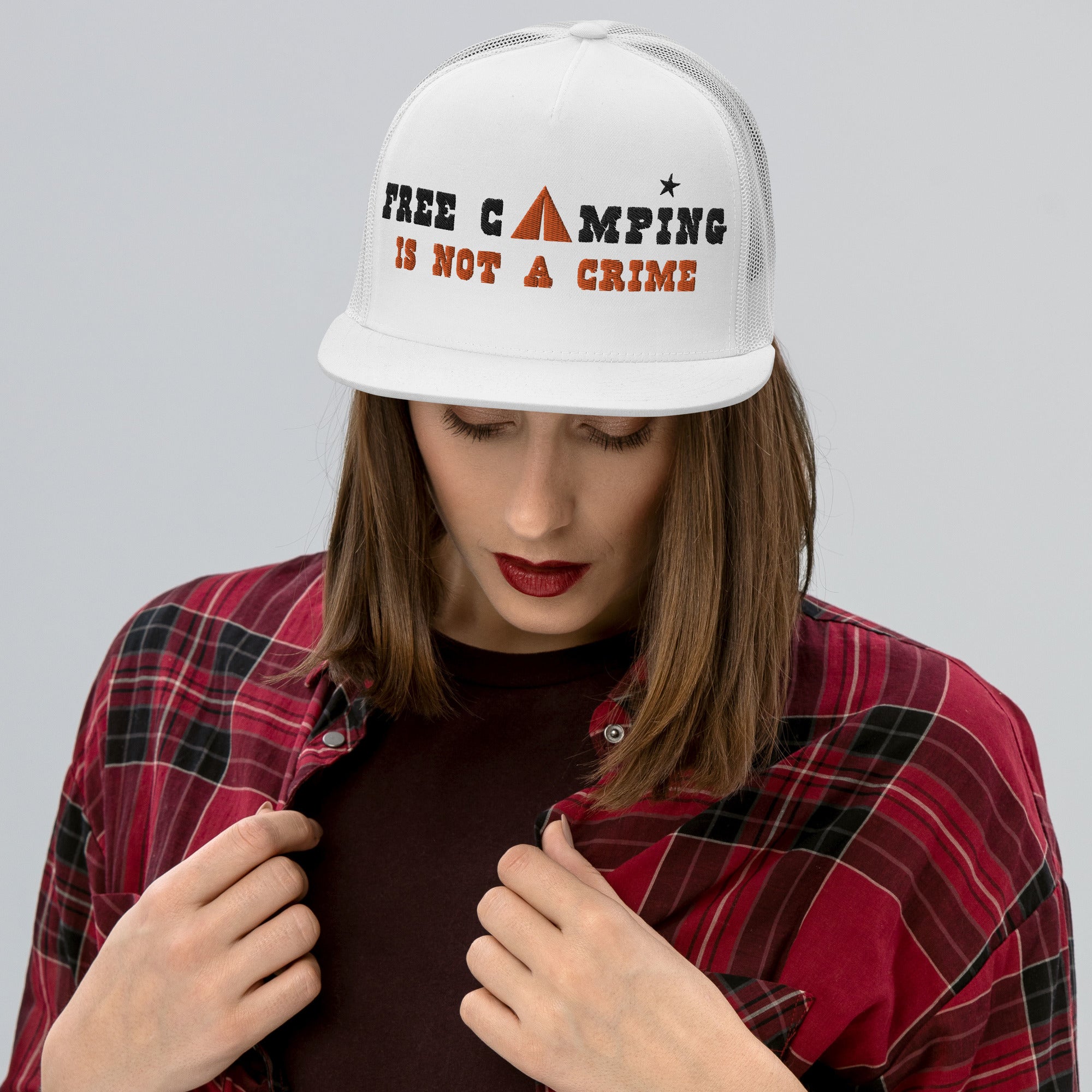 Trucker Cap Free camping is not a crime black/orange