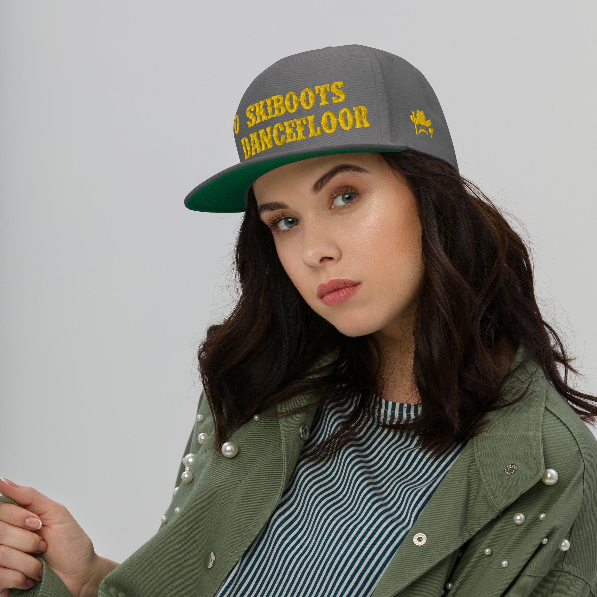 Casquette à Visière Plate en coton sergé No Skiboots on Dancefloor brodé sur 3 côtés 3DPuffy