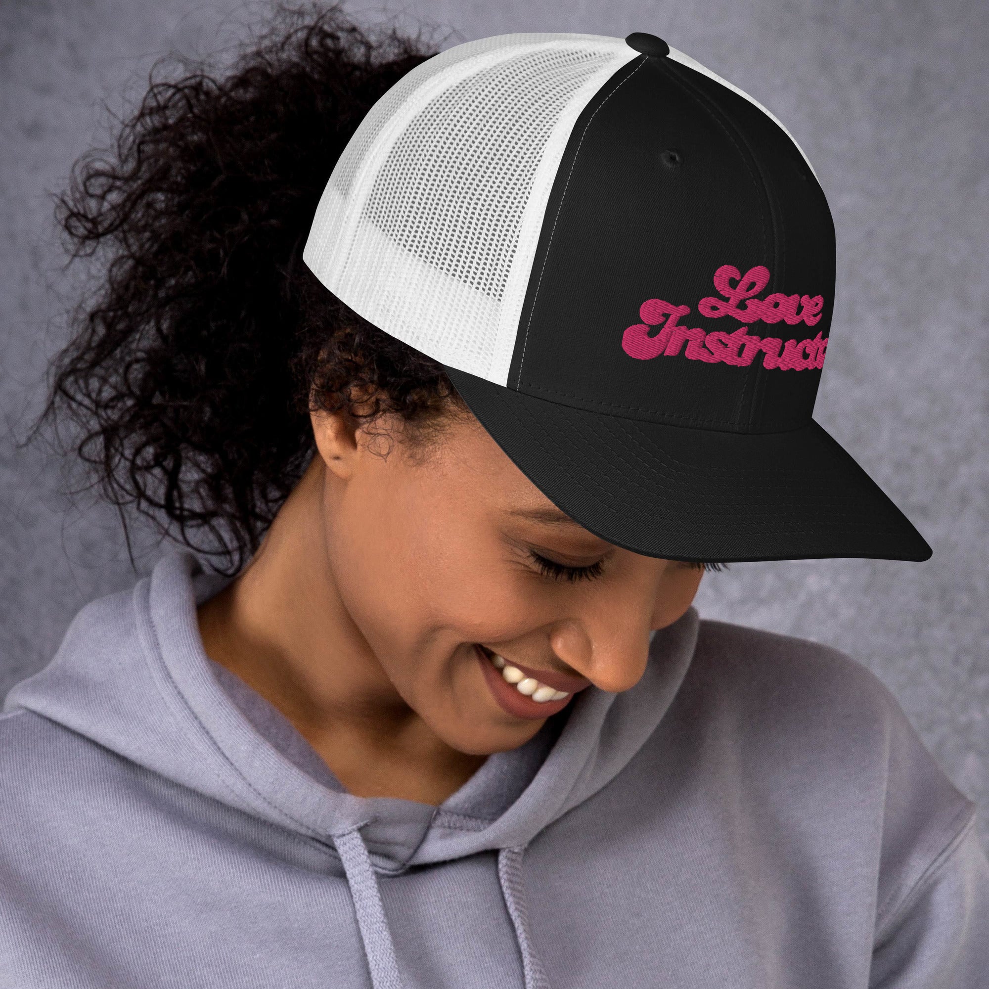 Casquette trucker rétro bicolore Love instructor