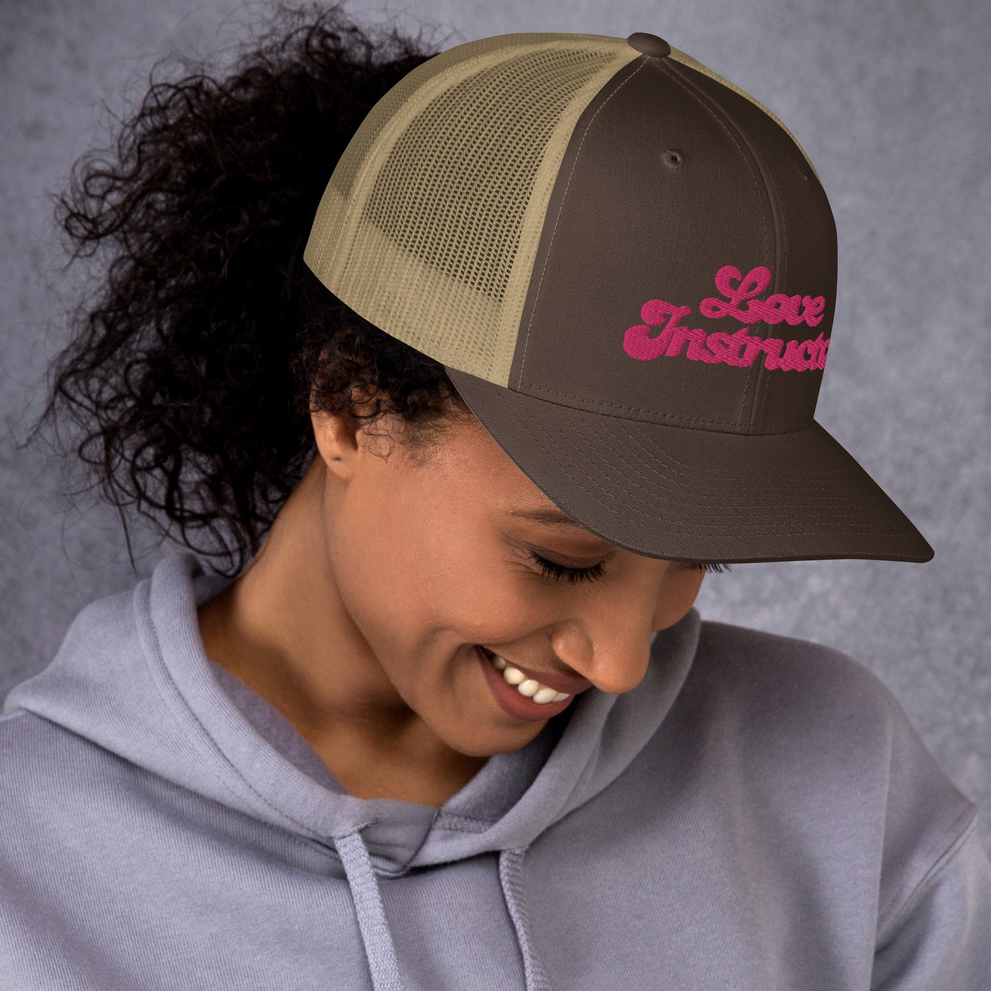 Casquette trucker rétro bicolore Love instructor