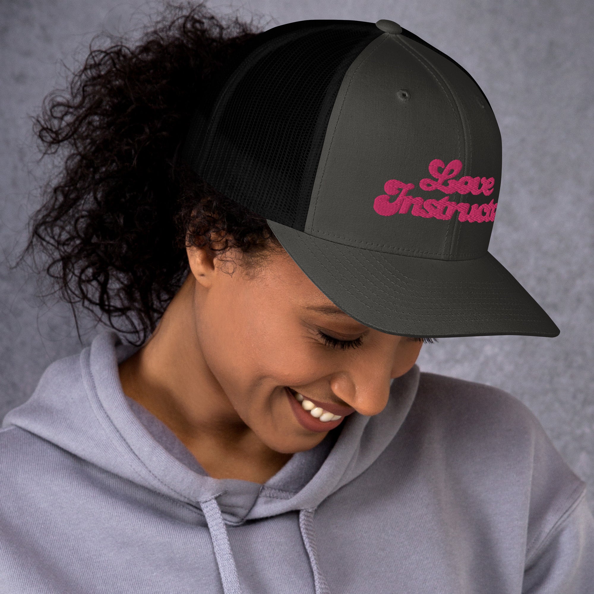 Casquette trucker rétro bicolore Love instructor