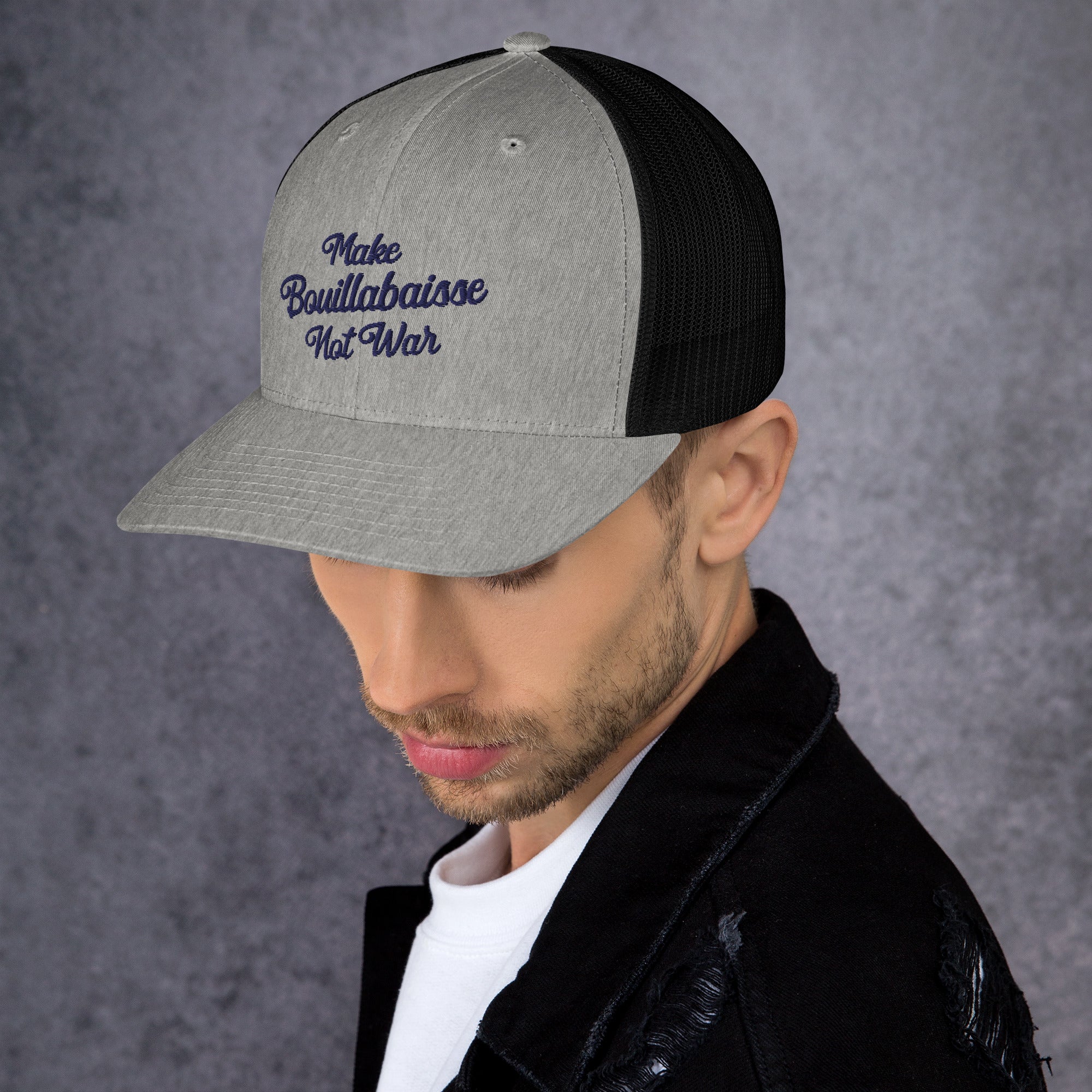 Casquette trucker rétro bicolore Make Bouillabaisse Not War Navy 3DPuffy