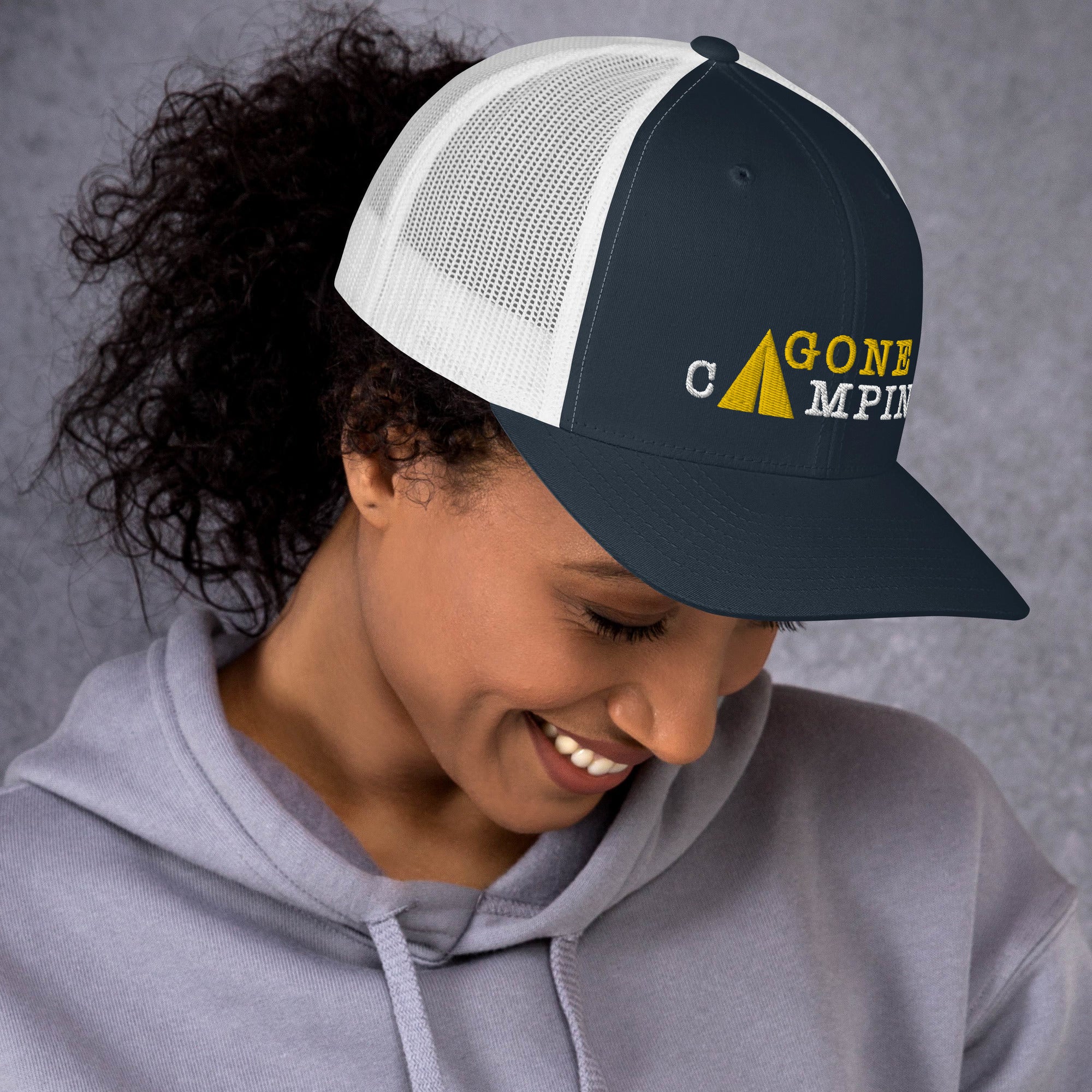 Casquette trucker rétro bicolore Gone Camping