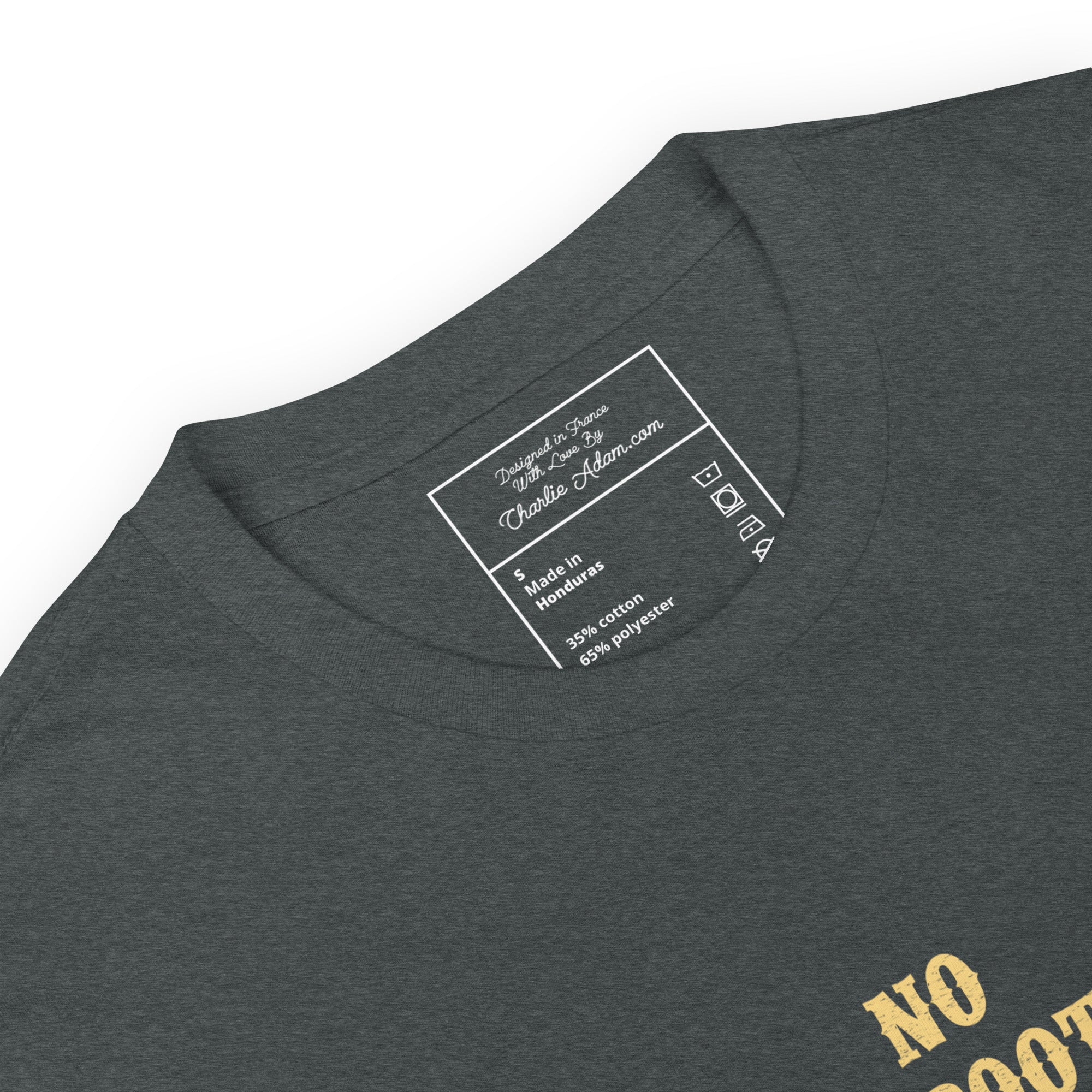 T-shirt softstyle en coton No Skiboots on Dancefloor sur fond sombre