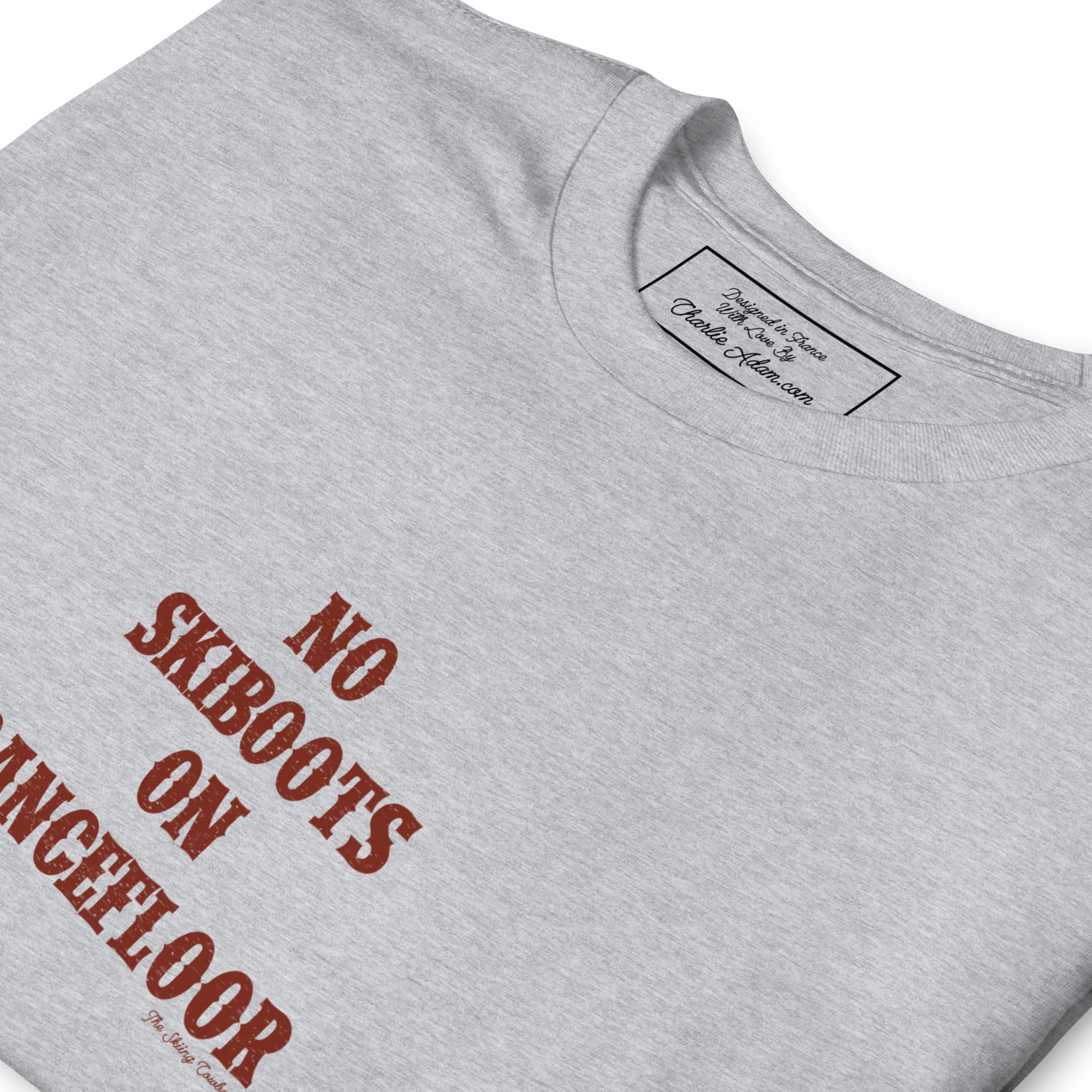 T-shirt softstyle en coton No Skiboots on Dancefloor sur fond clair