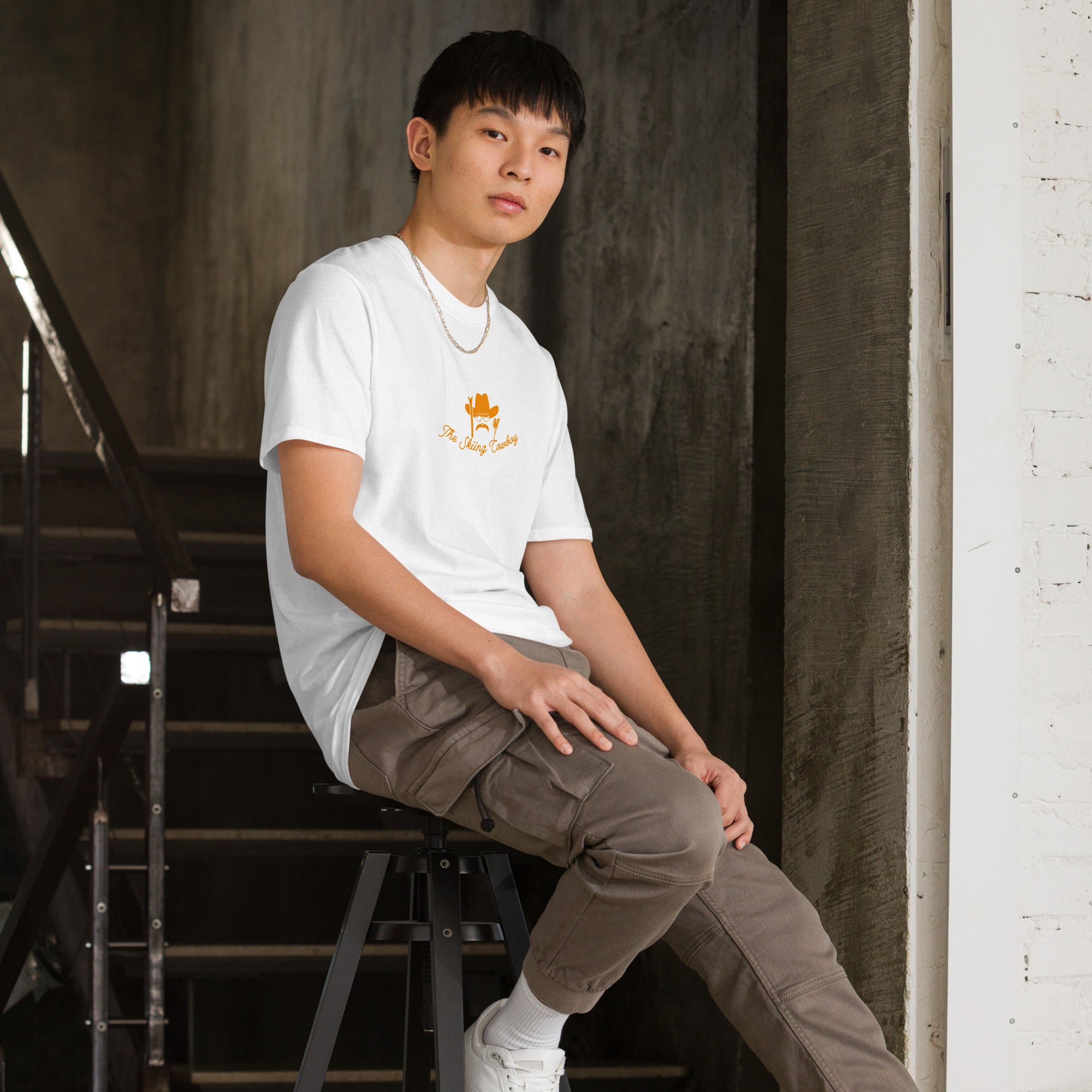 T-shirt softstyle en coton Skiing Cowboy (face) & Ski Fight at OK Corral Outline (dos)