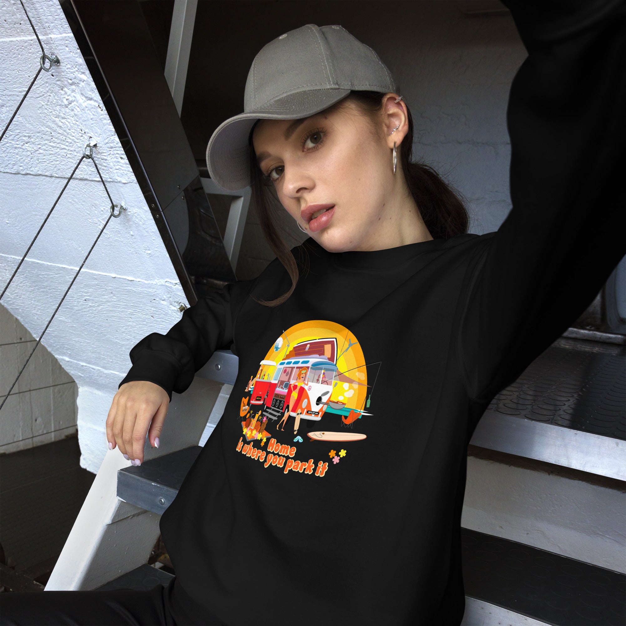 Sweat Unisexe à Col Rond Ultra Combi Home is where you park it sur couleurs foncées