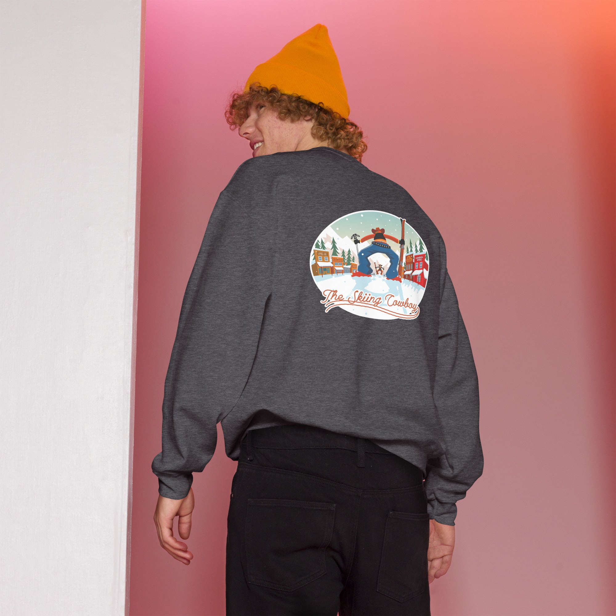 Sweat Unisexe à Col Rond Ski Fight at OK Corral sur couleurs foncées (face & dos)