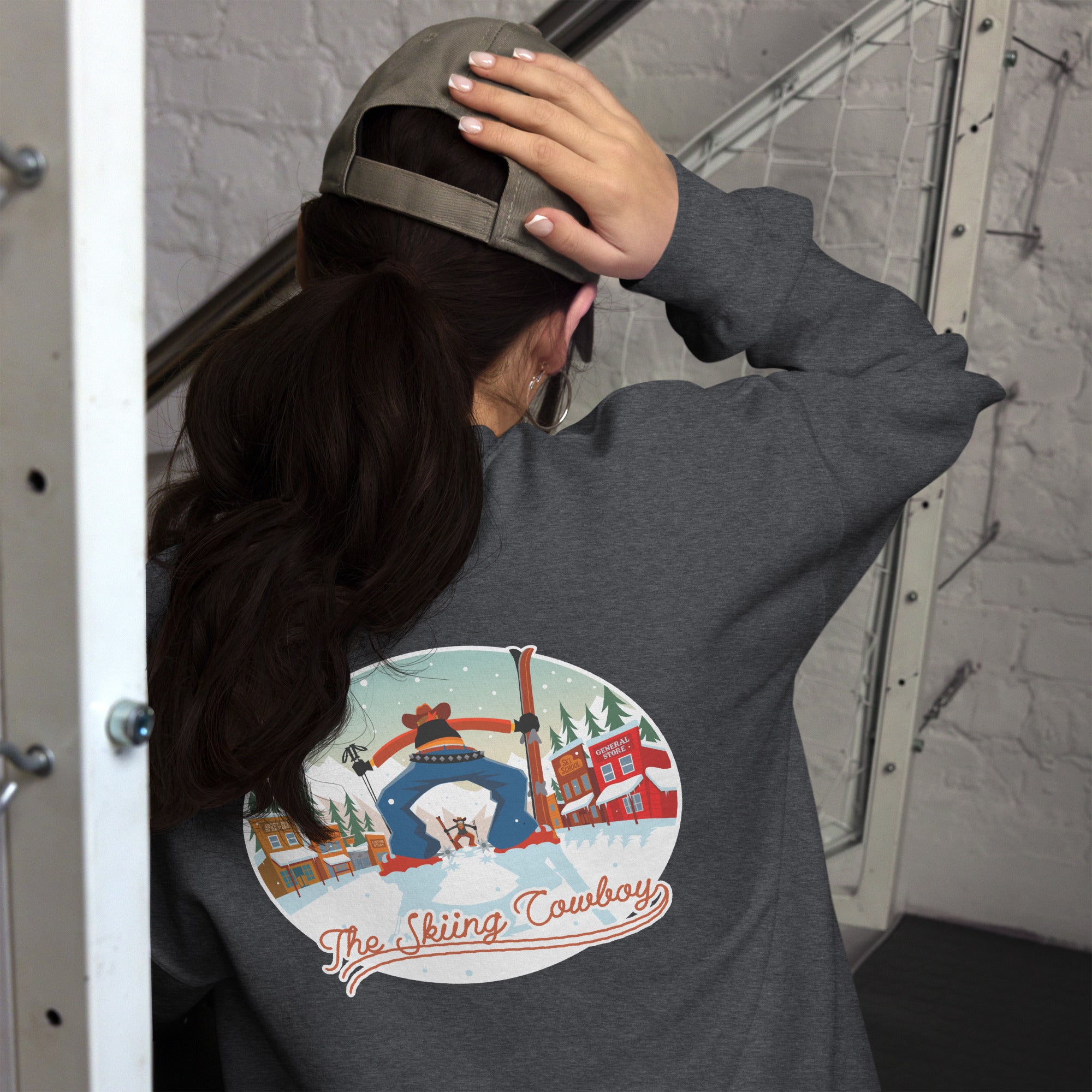 Sweat Unisexe à Col Rond Ski Fight at OK Corral sur couleurs foncées (face & dos)