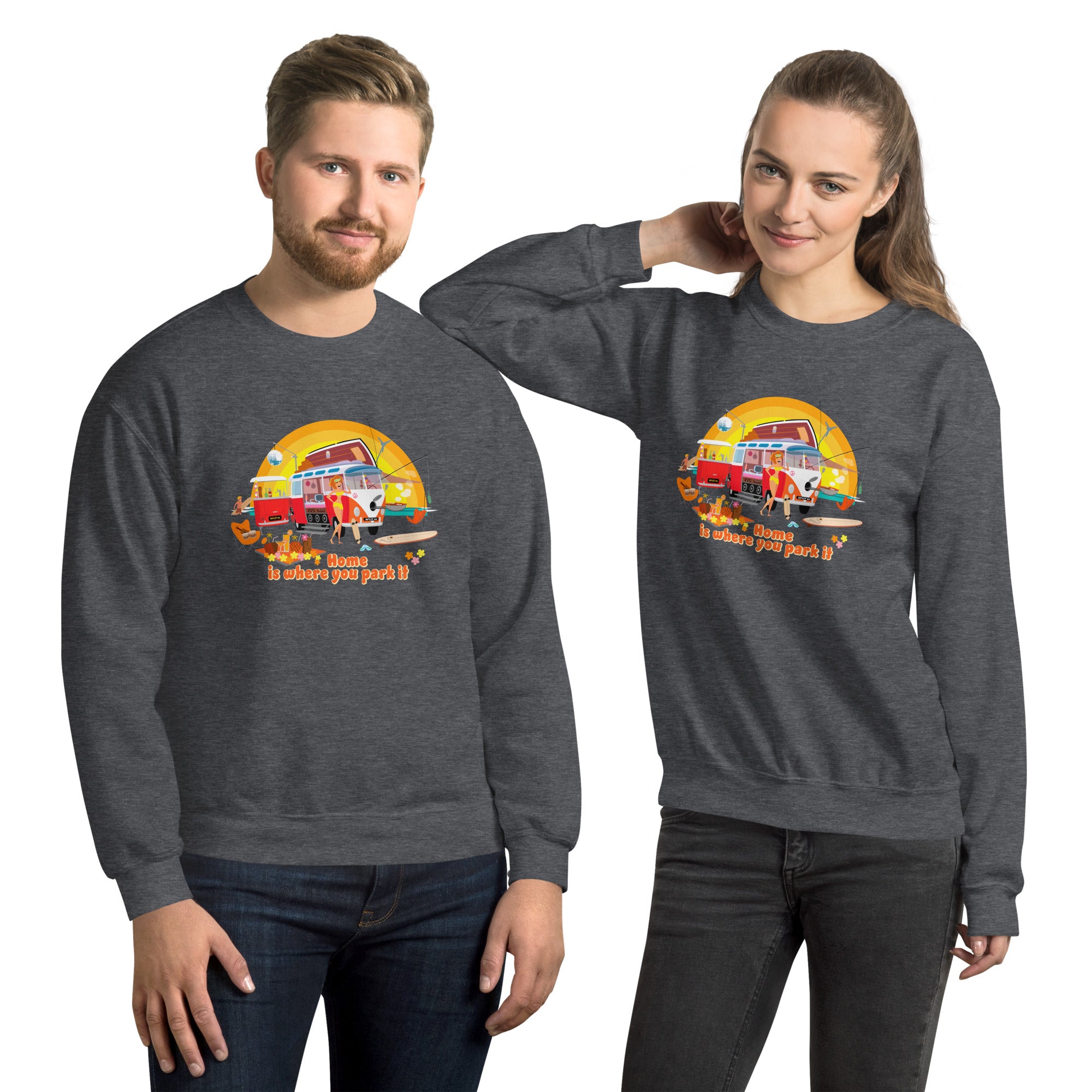 Sweat Unisexe à Col Rond Ultra Combi Home is where you park it sur couleurs foncées