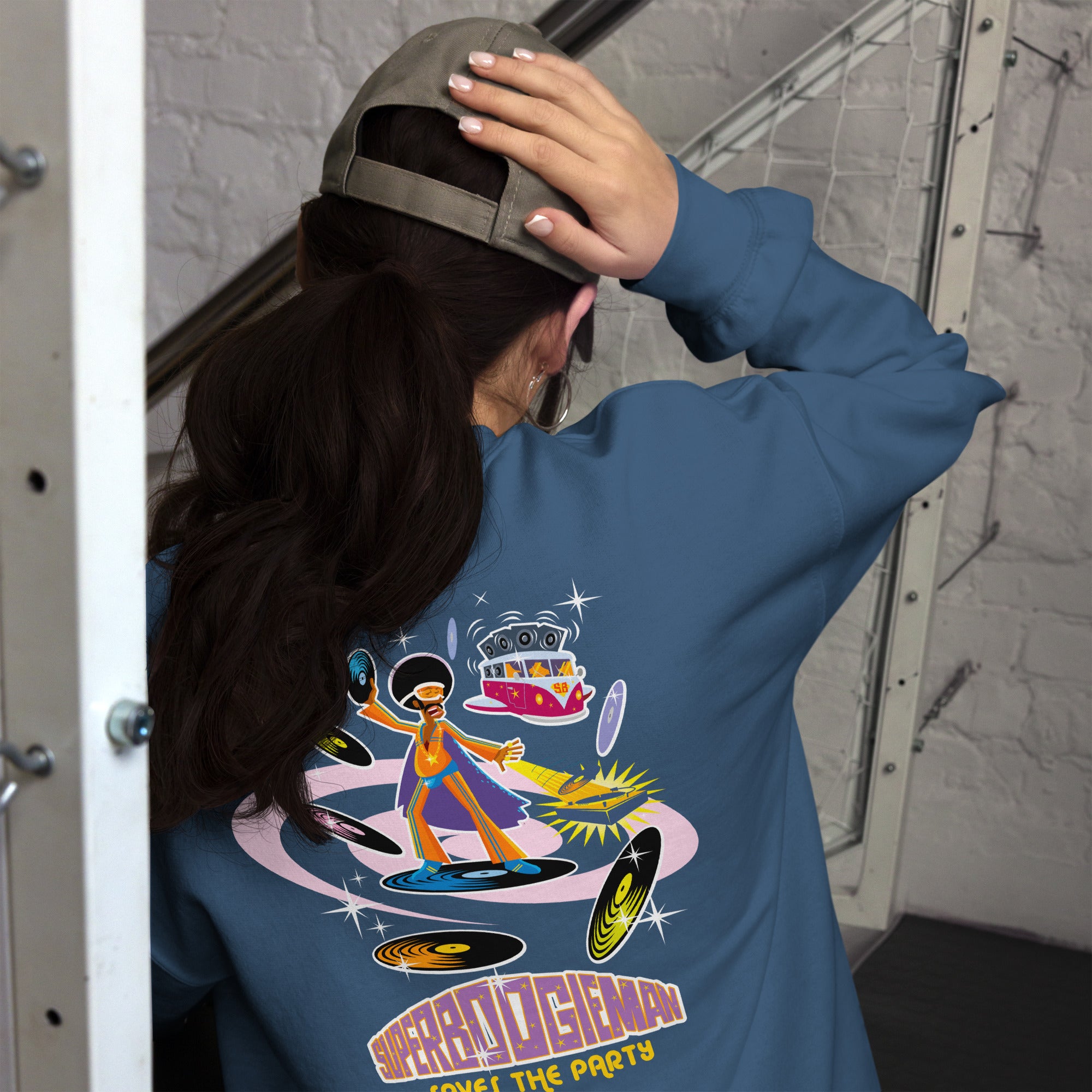 Sweat Unisexe à Col Rond Superboogieman sur couleurs foncées (face & dos)