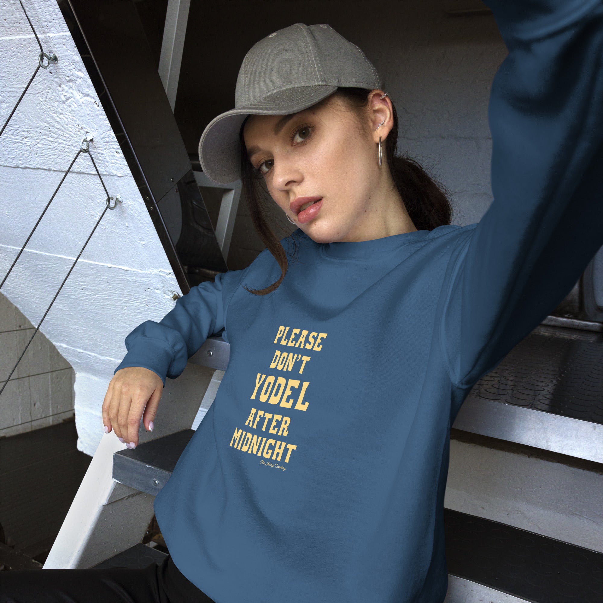 Sweat Unisexe à Col Rond Don't Yodel After Midnight texte clair (face & dos)