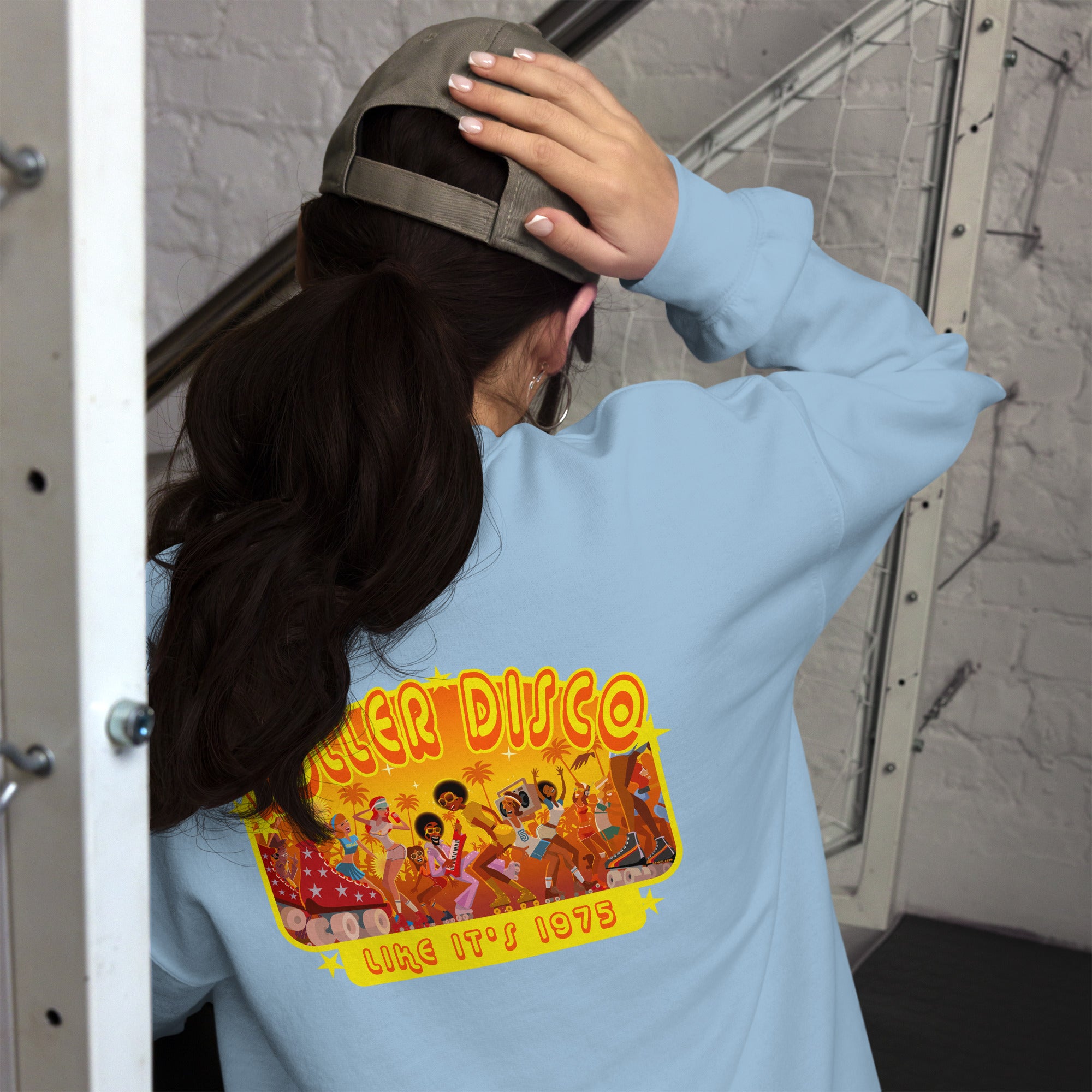 Sweat Unisexe à Col Rond Roller Disco 1975 sur couleurs claires (face & dos)