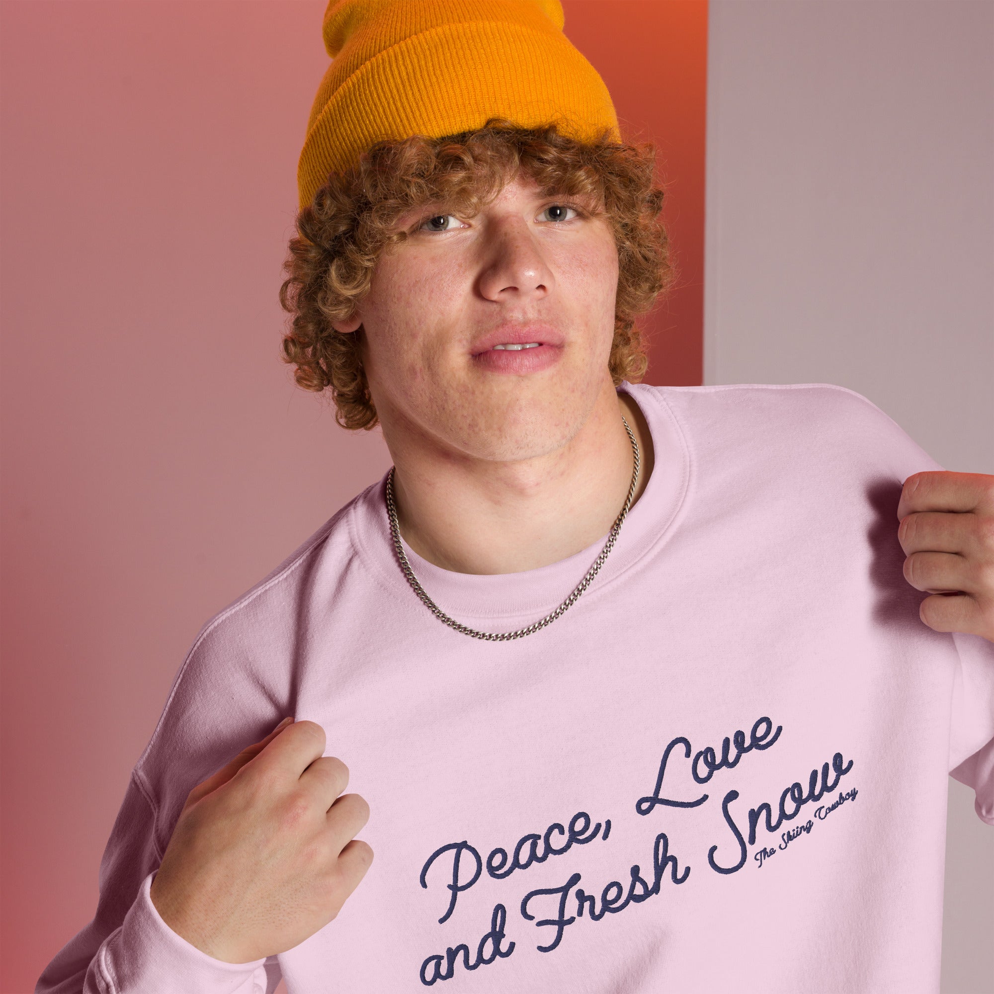 Sweat Unisexe à Col Rond Peace, Love and Fresh Snow grand motif bleu marine brodée