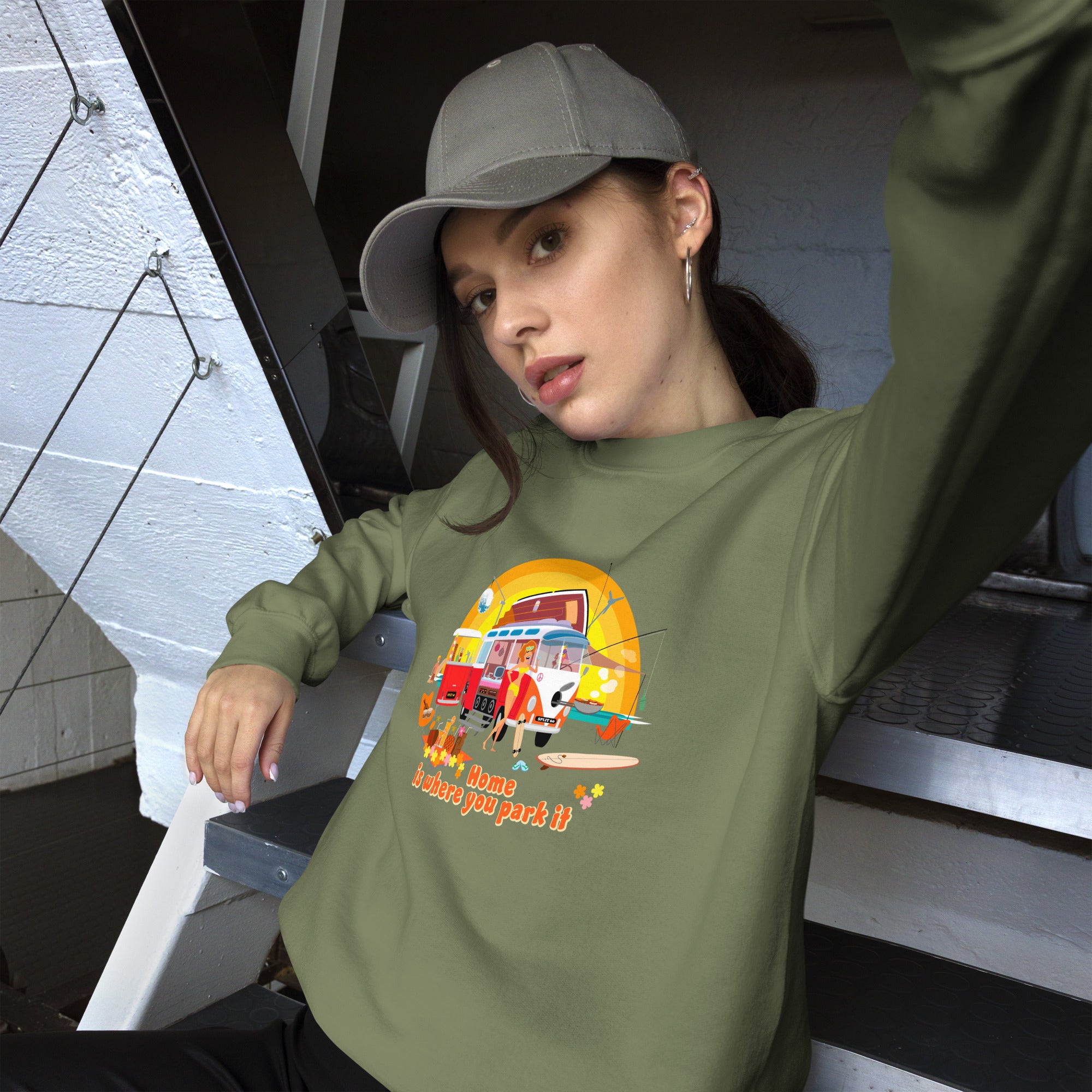 Sweat Unisexe à Col Rond Ultra Combi Home is where you park it sur couleurs foncées