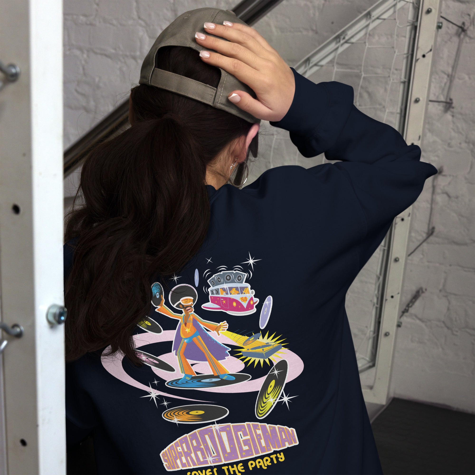 Sweat Unisexe à Col Rond Superboogieman sur couleurs foncées (face & dos)