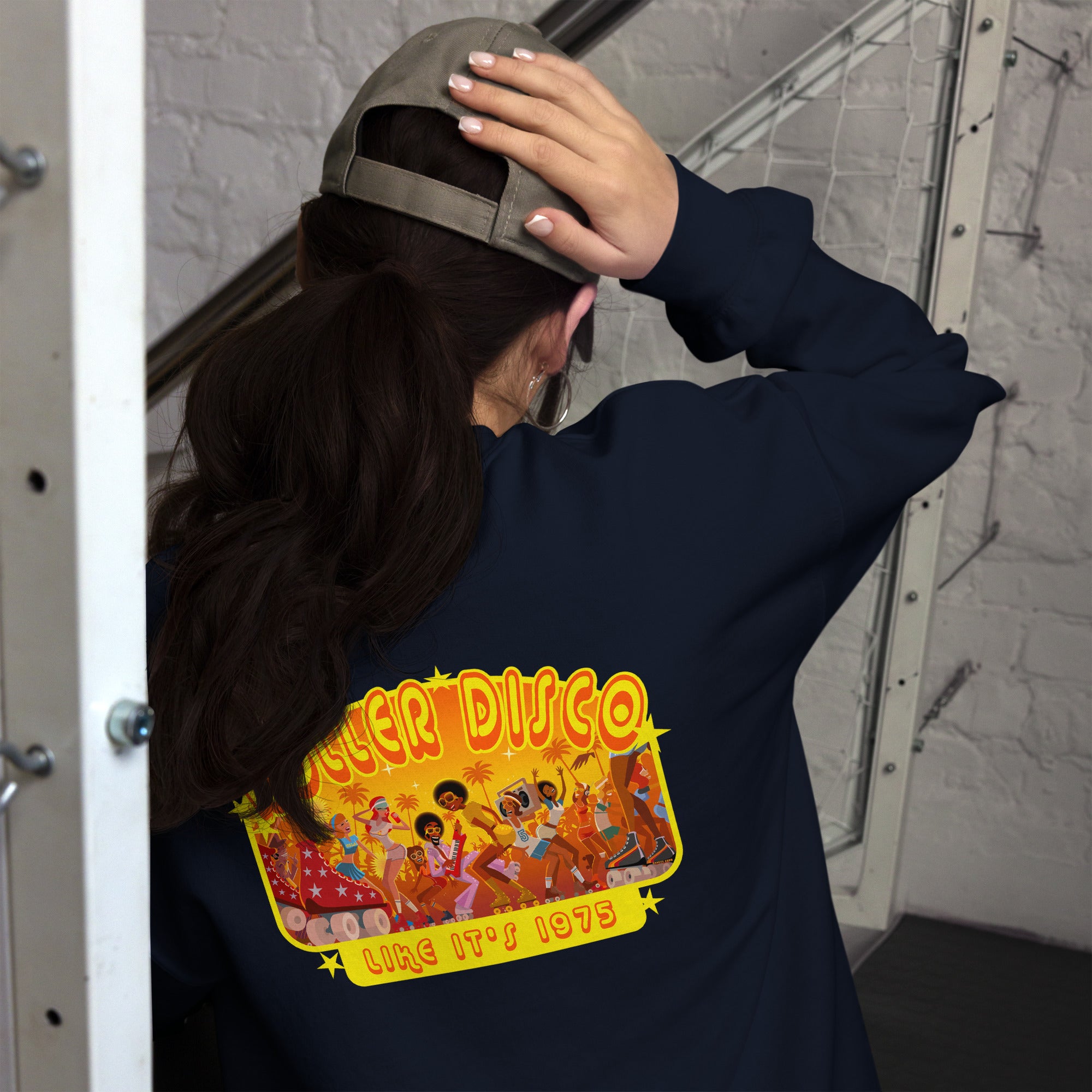 Sweat Unisexe à Col Rond Roller Disco 1975 sur couleurs foncées (face & dos)