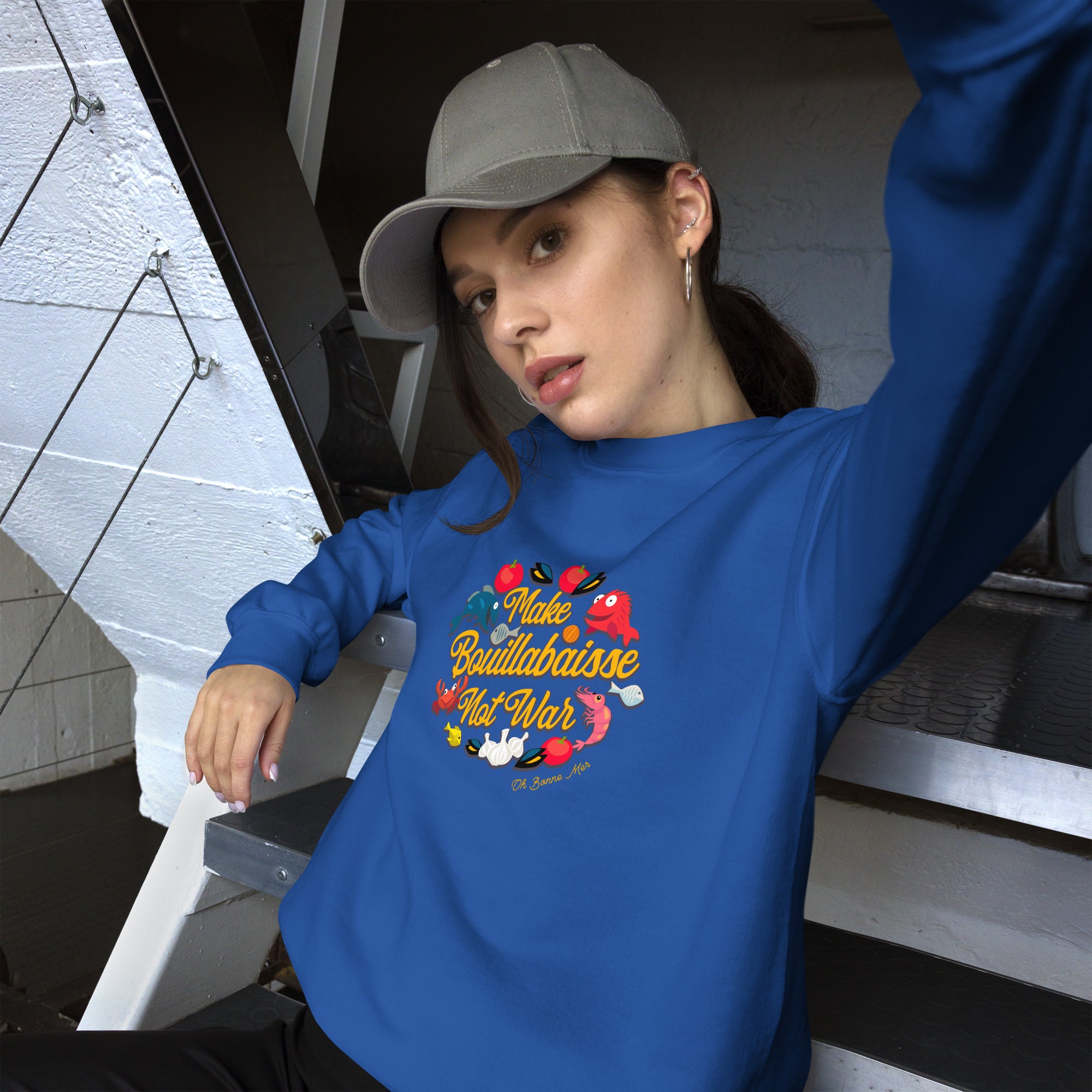 Sweat Unisexe à Col Rond Make Bouillabaisse Not War sur couleurs claires