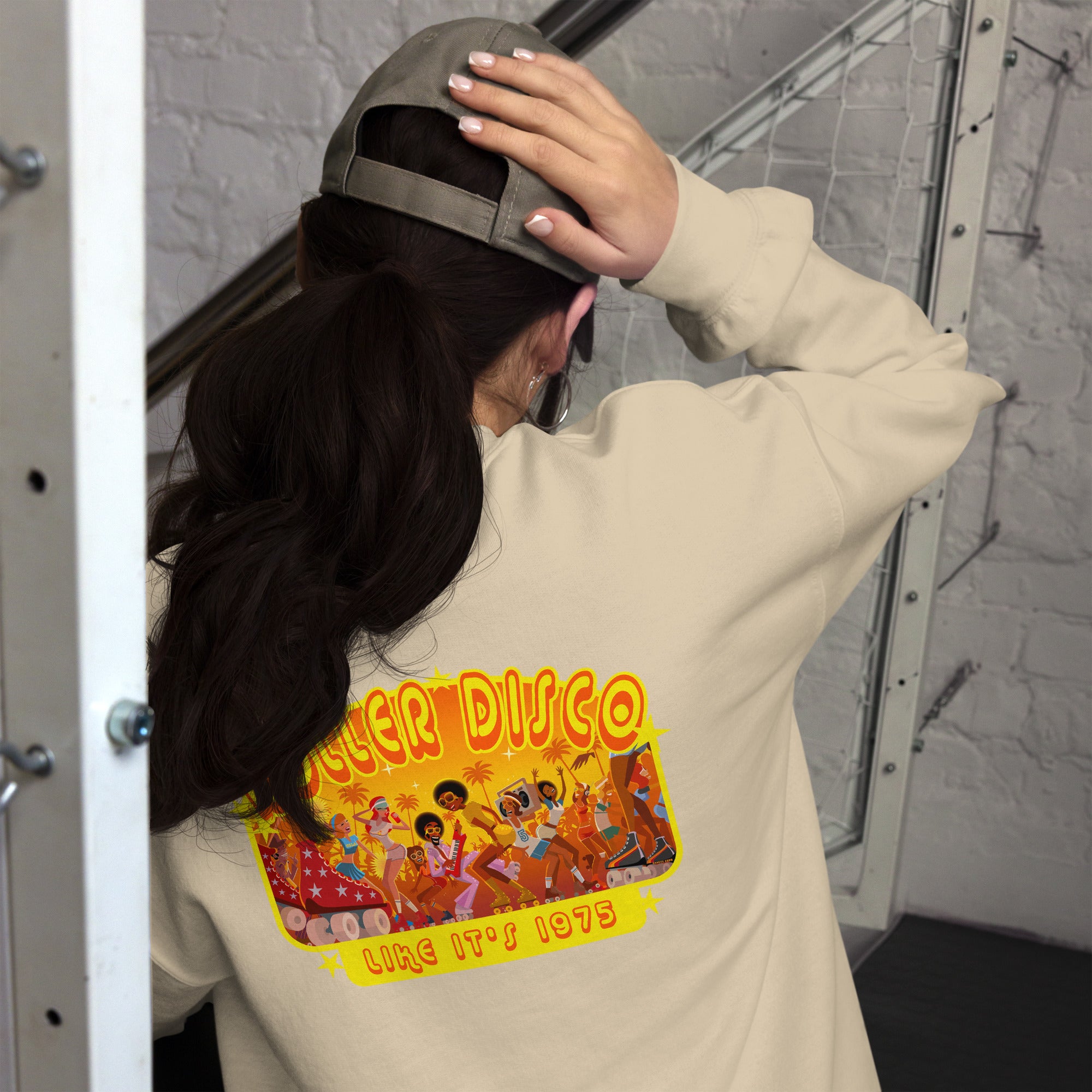 Sweat Unisexe à Col Rond Roller Disco 1975 sur couleurs claires (face & dos)