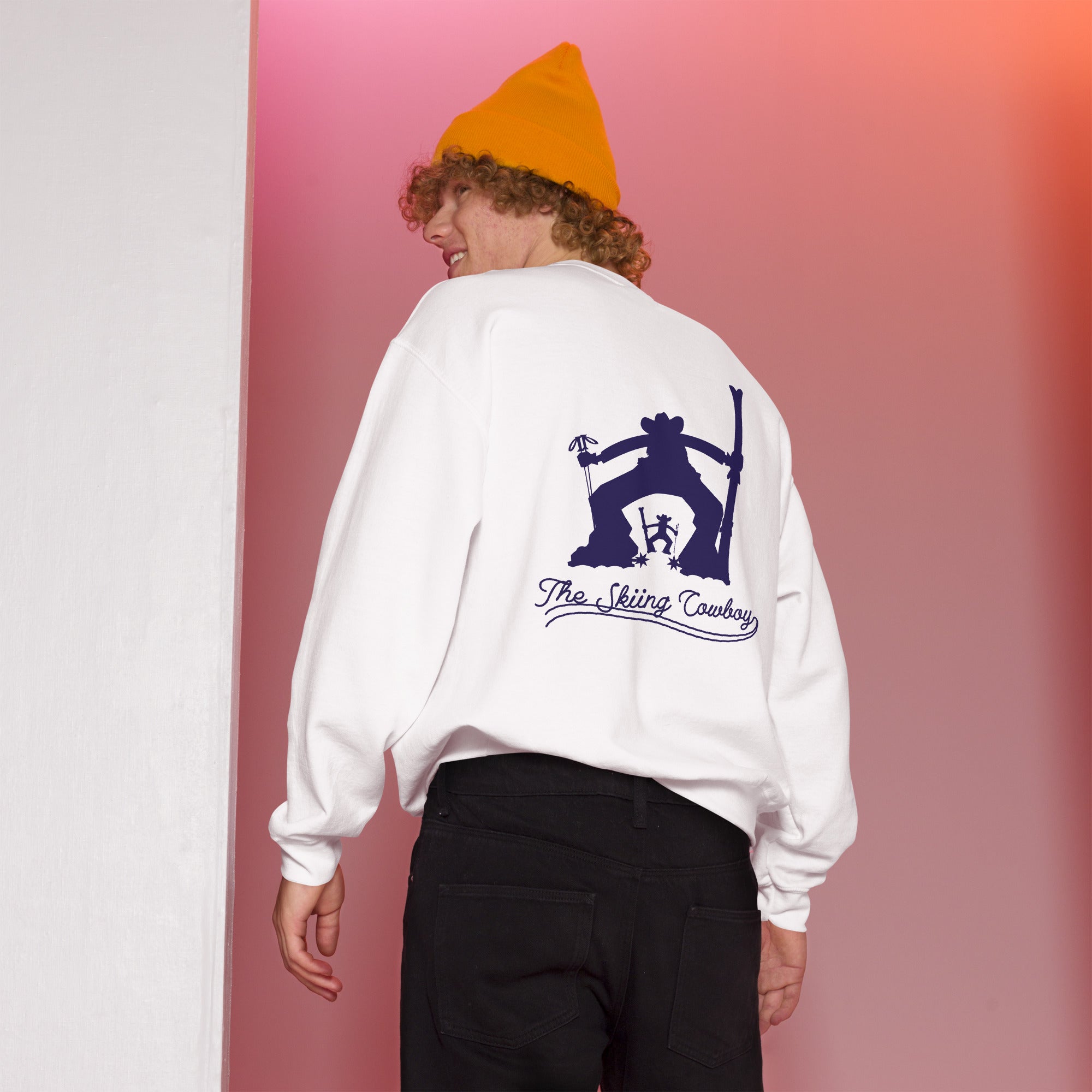 Sweat Unisexe à Col Rond Skiing Cowboy & Ski Fight at OK Corral Silhouette sur couleurs claires (face & dos)