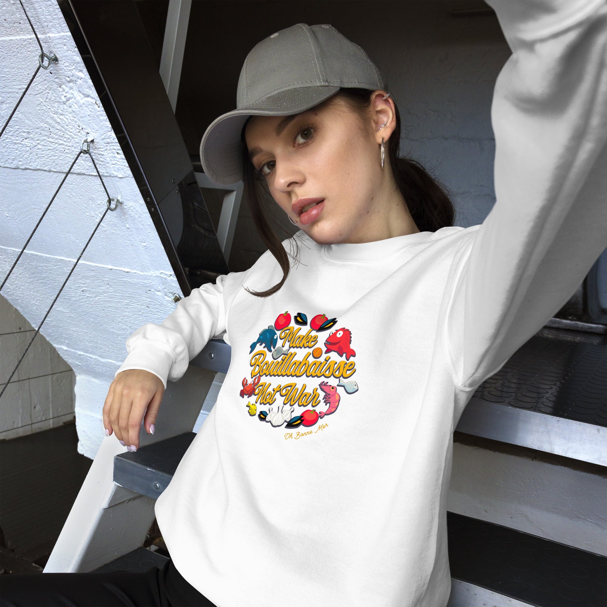 Sweat Unisexe à Col Rond Make Bouillabaisse Not War sur couleurs claires