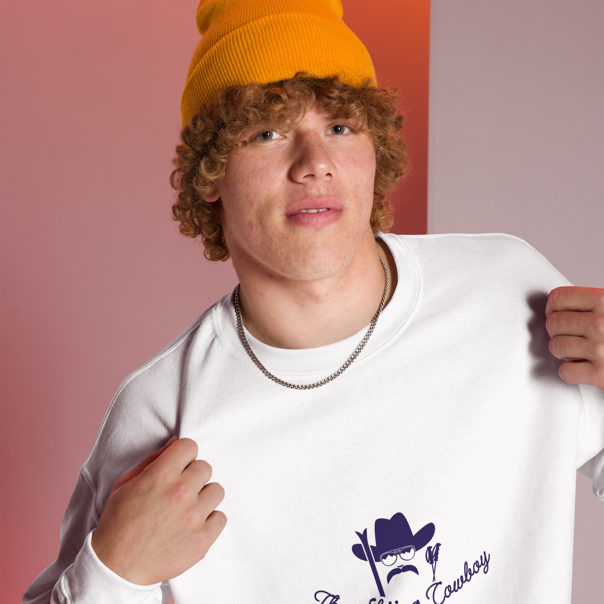 Sweat Unisexe à Col Rond Skiing Cowboy & Ski Fight at OK Corral Silhouette sur couleurs claires (face & dos)