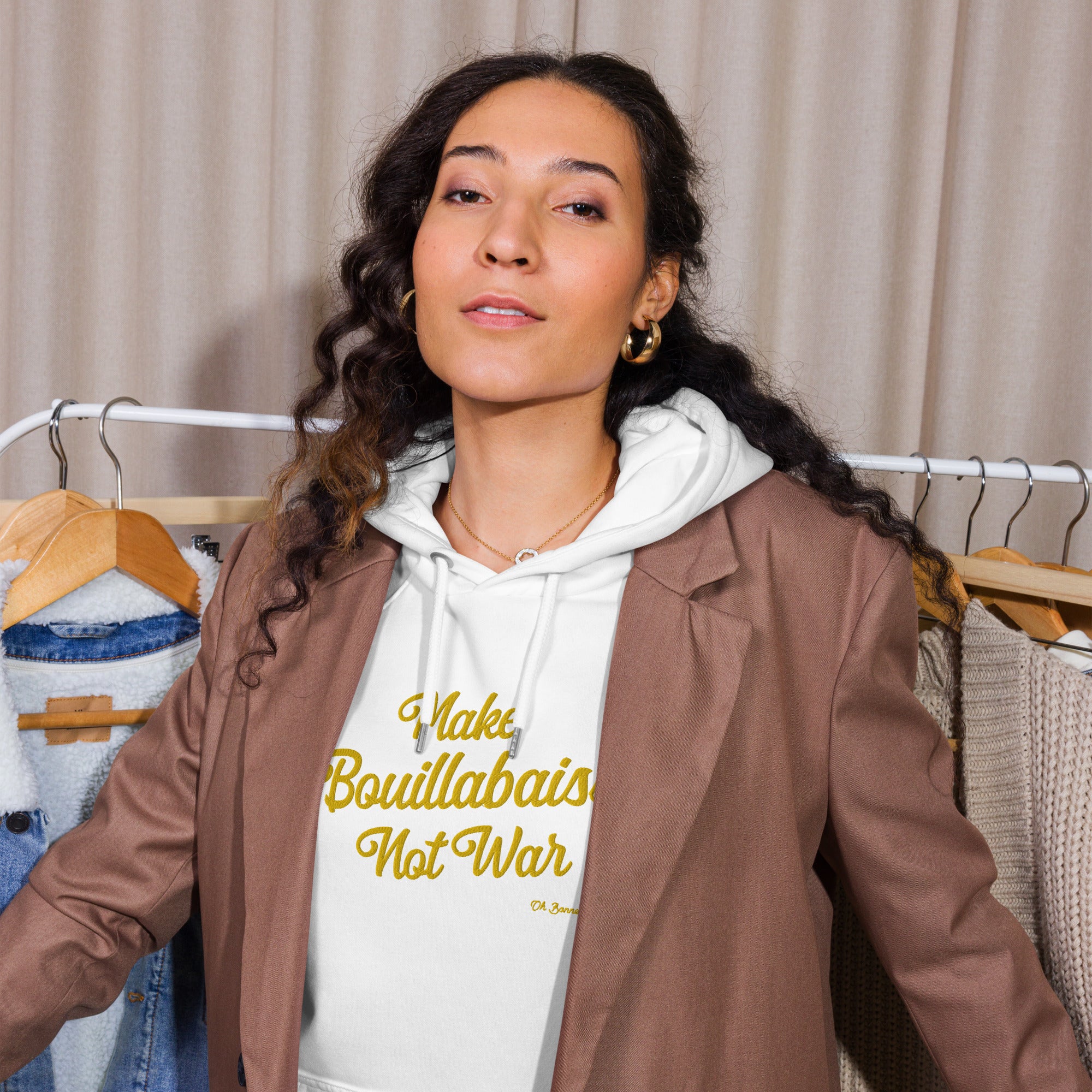 Sweat à capuche écologique Raglan unisexe Make Bouillabaisse Not War grand motif brodé gold