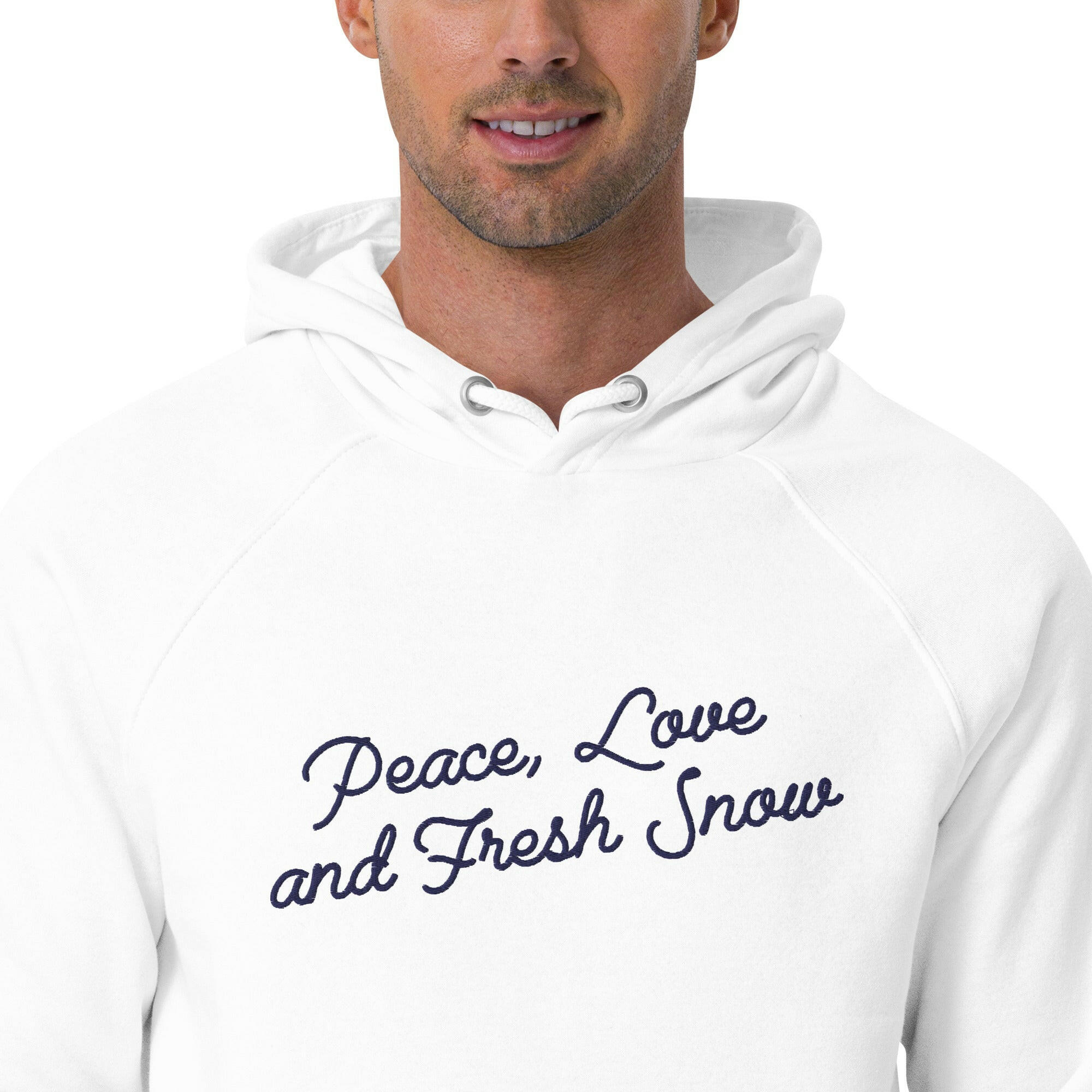 Sweat à capuche écologique Raglan unisexe Peace, Love and Fresh Snow texte bleu marine grand motif brodé