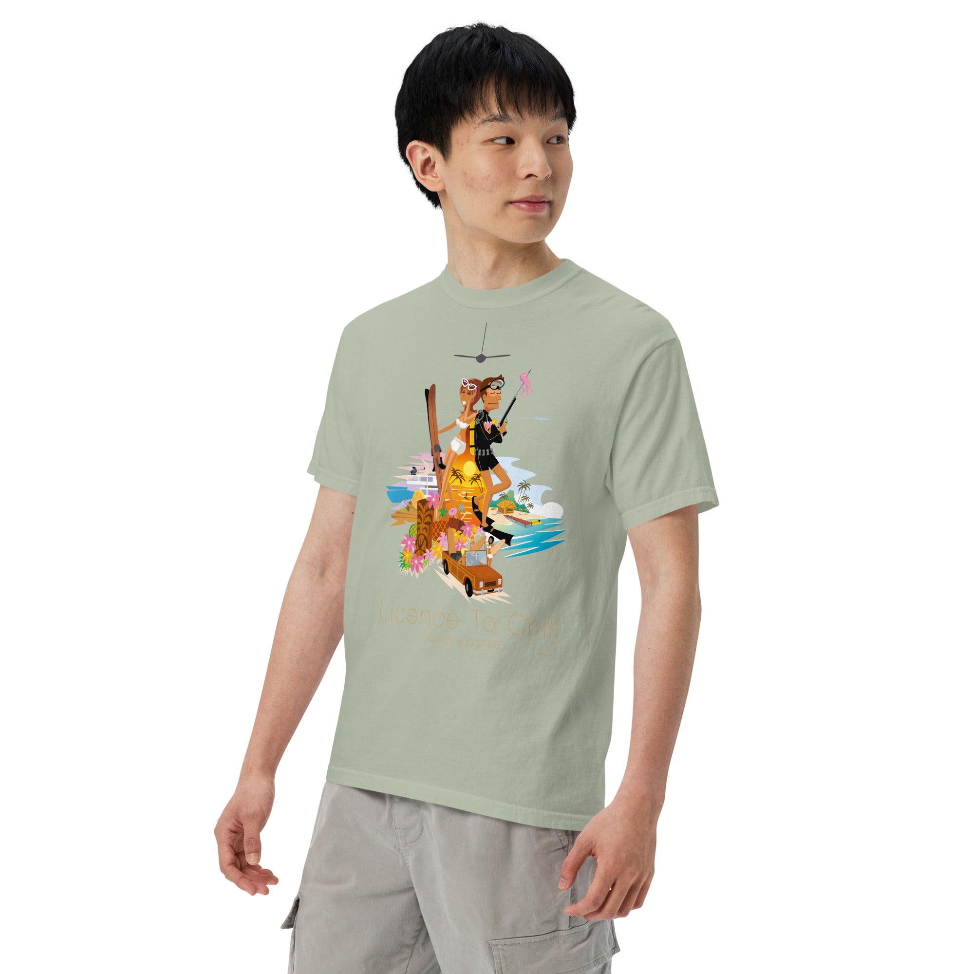 T-shirt teinté lourd unisexe License to Chill Vamos a la Playa sur couleurs claires