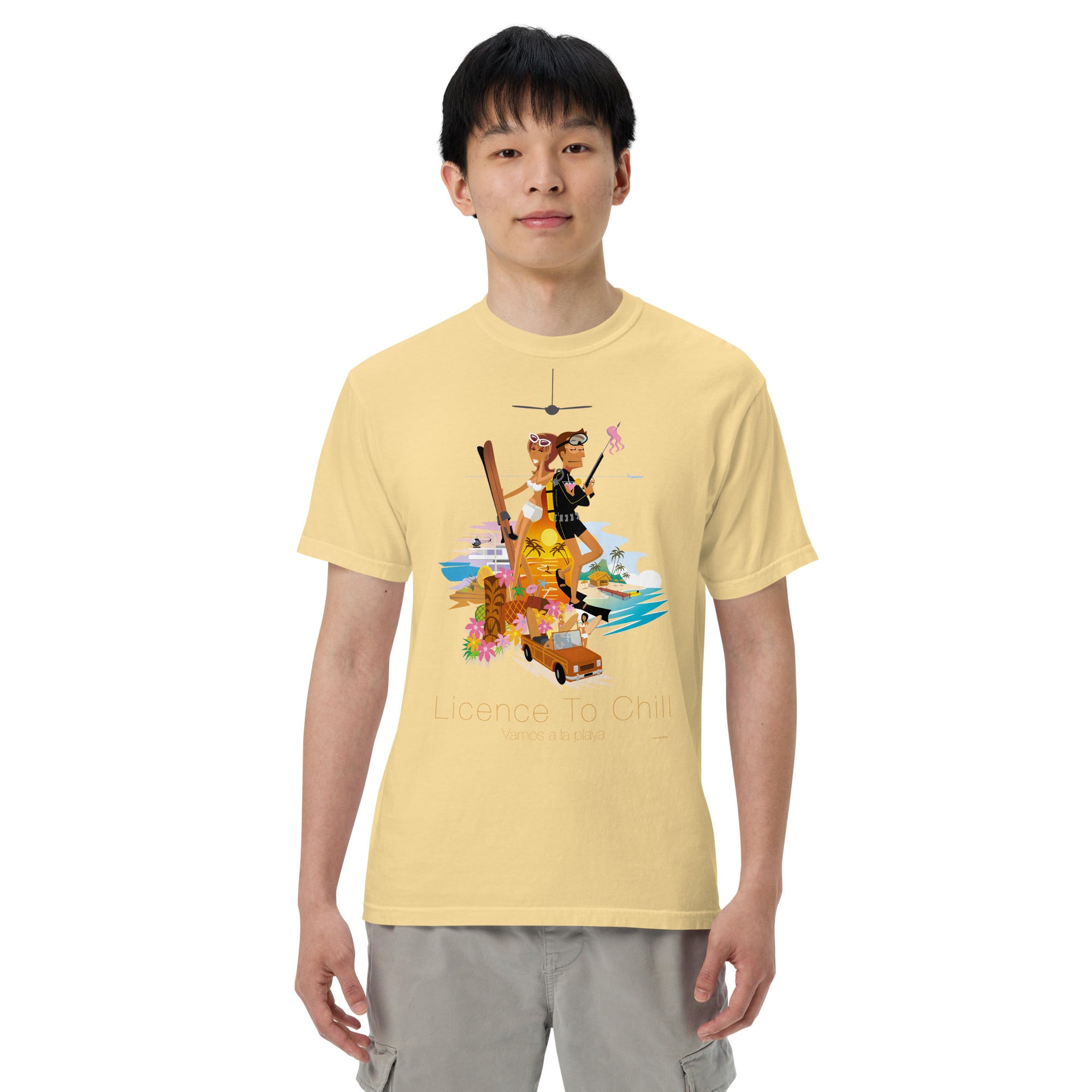 T-shirt teinté lourd unisexe License to Chill Vamos a la Playa sur couleurs claires
