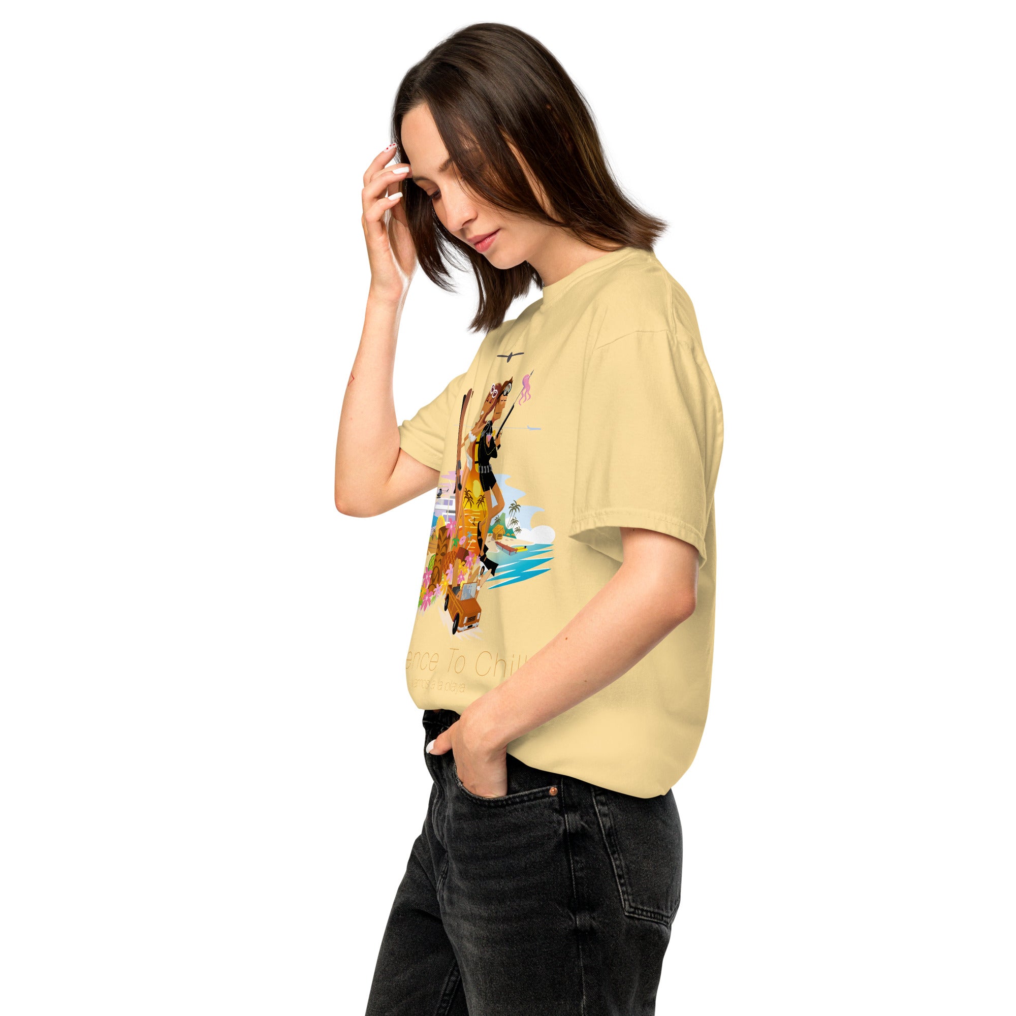 T-shirt teinté lourd unisexe License to Chill Vamos a la Playa sur couleurs claires