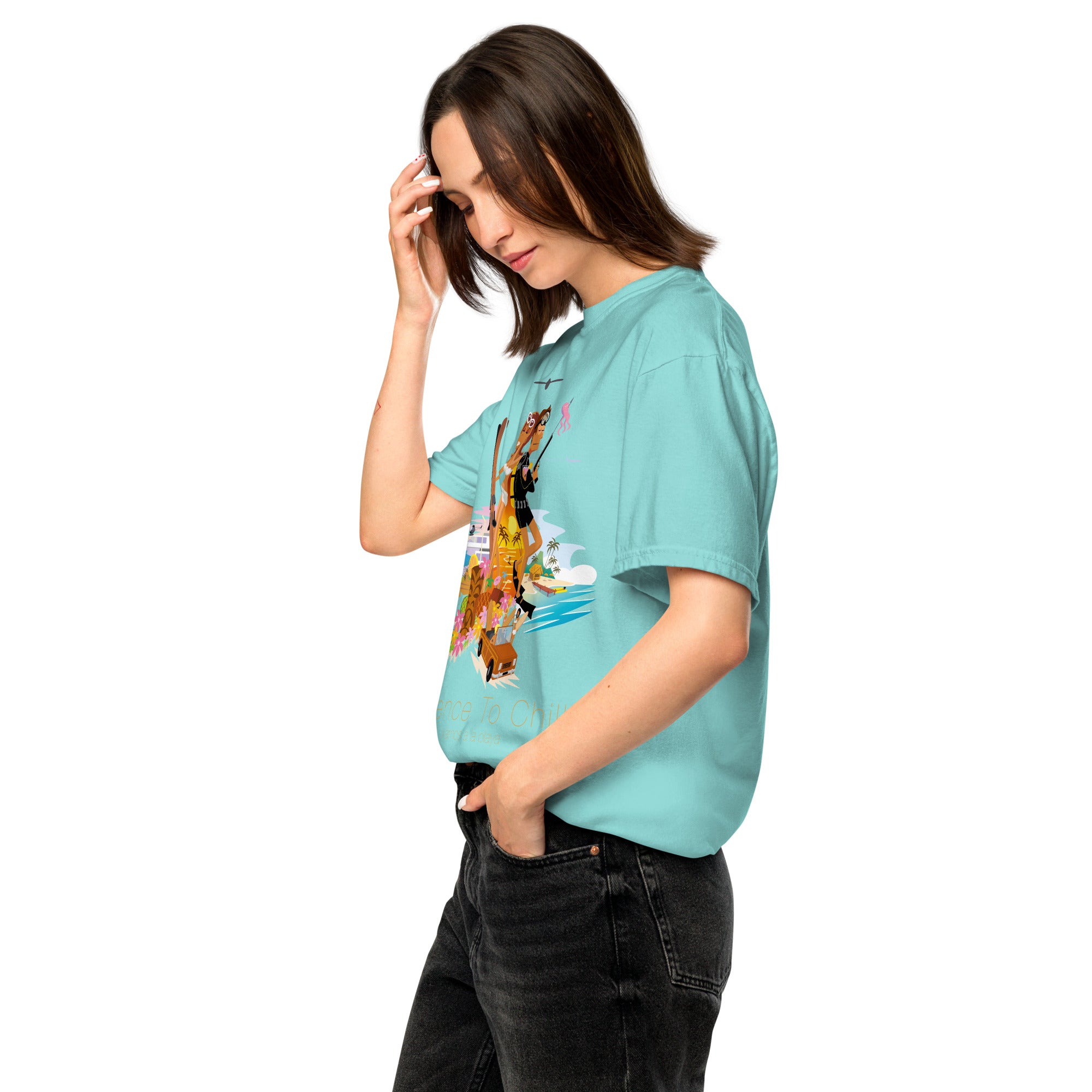 T-shirt teinté lourd unisexe License to Chill Vamos a la Playa sur couleurs claires