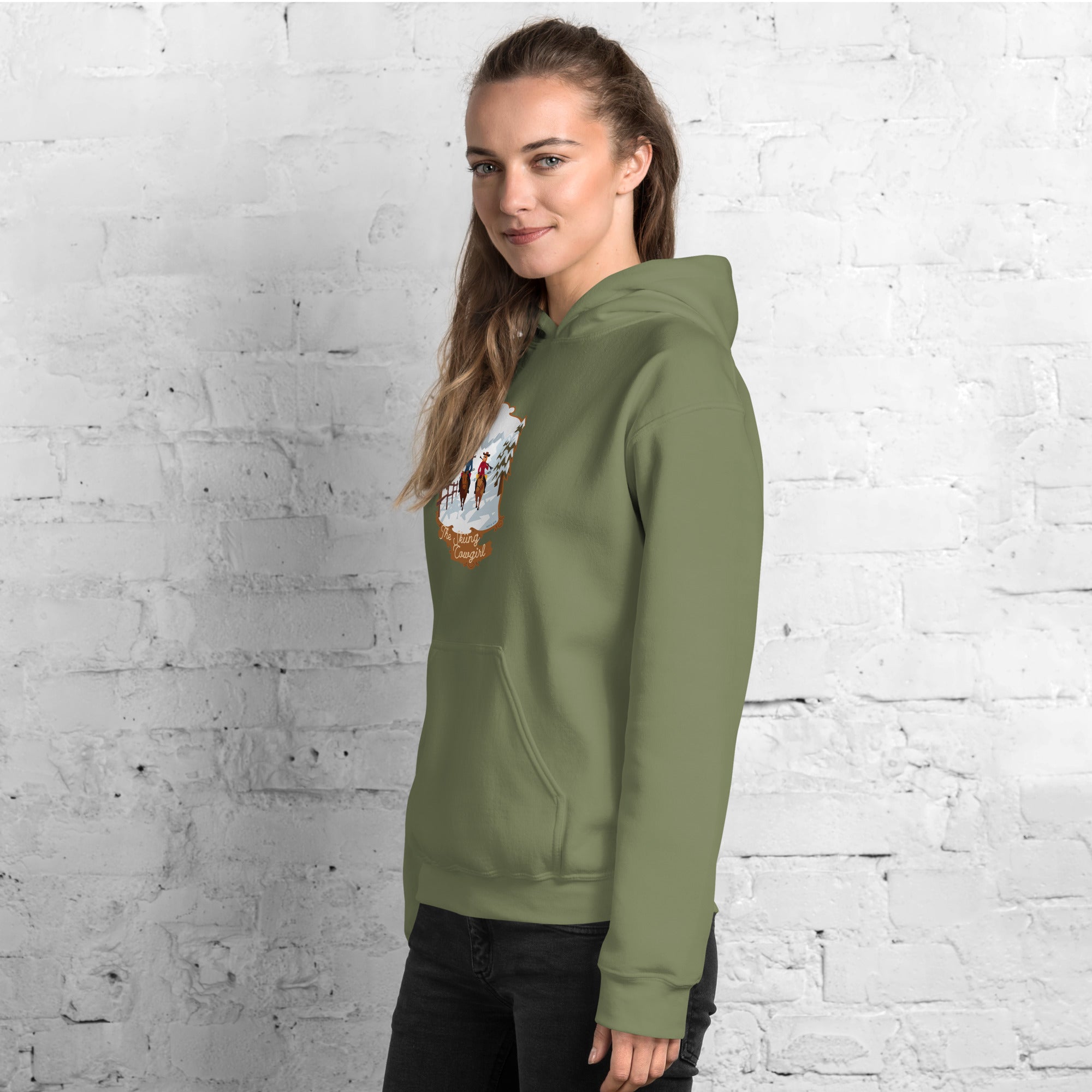 Sweat à capuche d'hiver unisexe The Skiing Cowgirl sur couleurs foncées