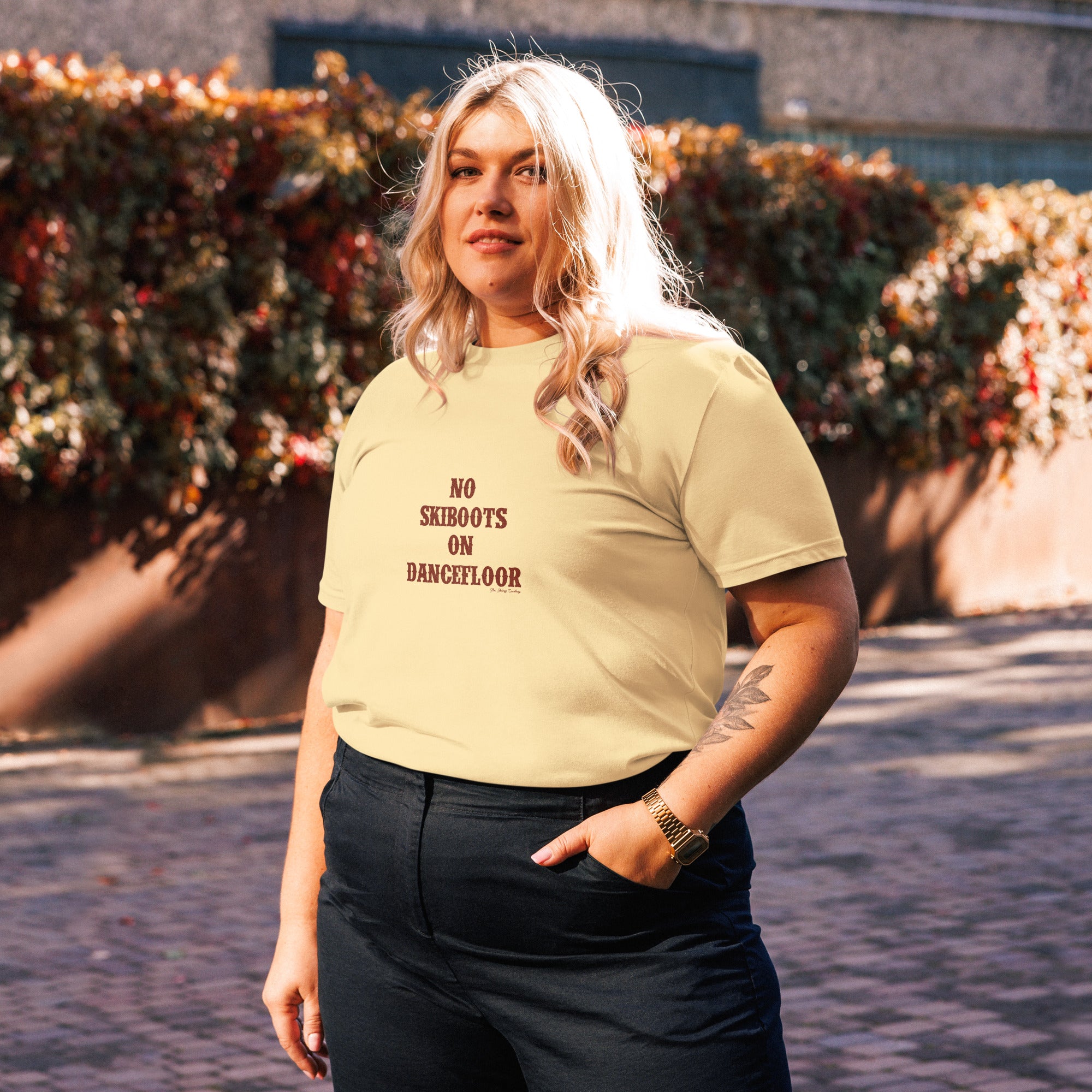 T-shirt unisexe en coton biologique No Skiboots on Dancefloor texte foncé