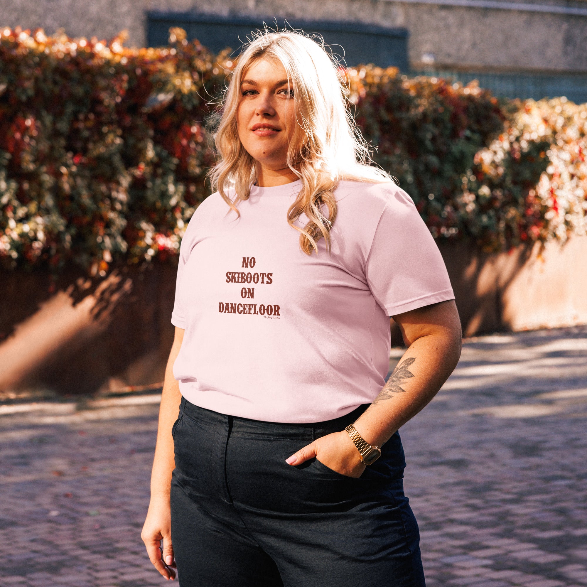 T-shirt unisexe en coton biologique No Skiboots on Dancefloor texte foncé