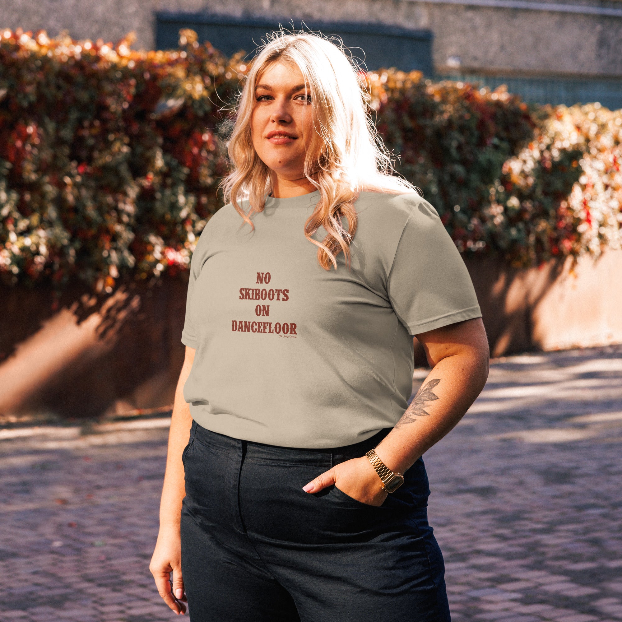 T-shirt unisexe en coton biologique No Skiboots on Dancefloor texte foncé