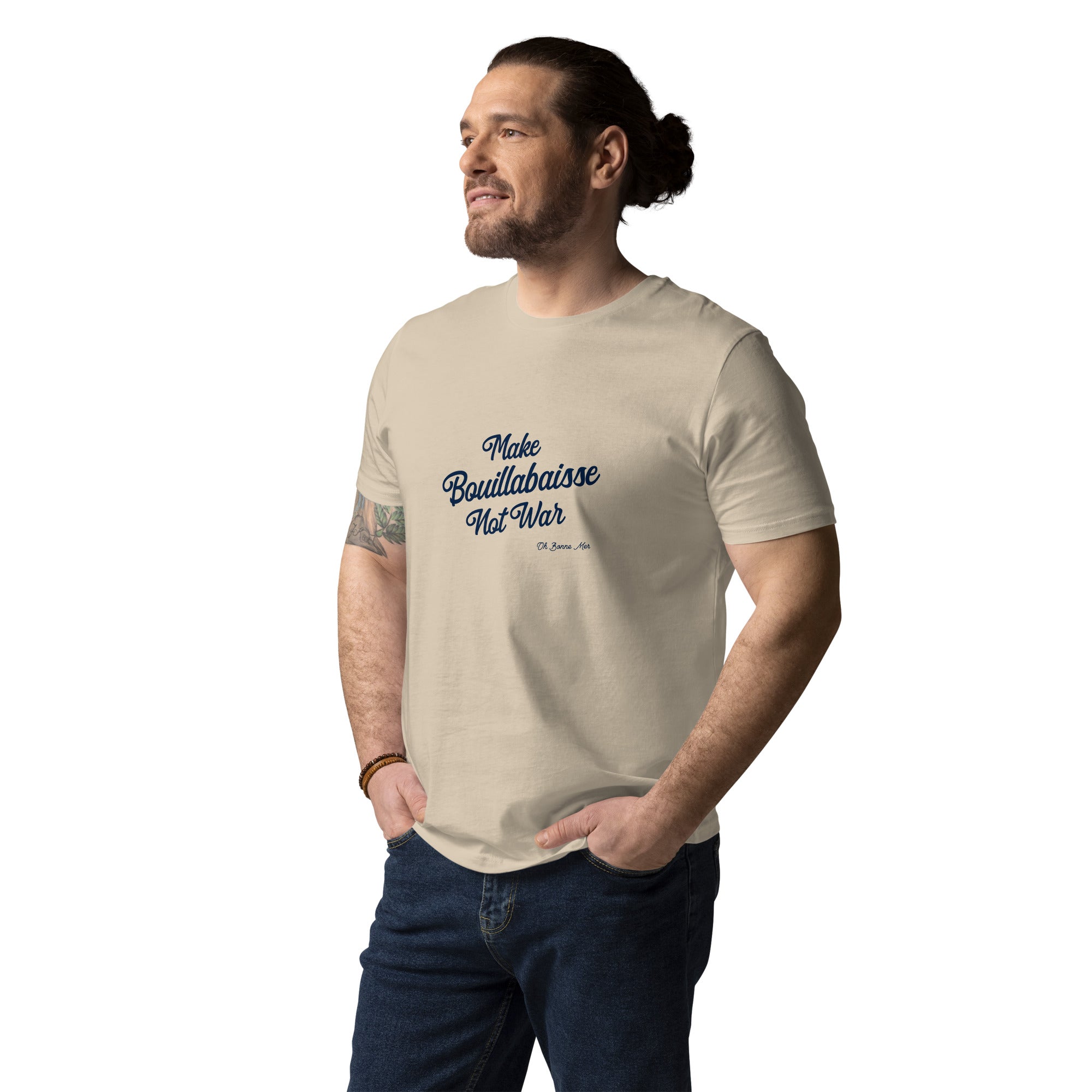 T-shirt unisexe en coton biologique Make Bouillabaisse Not War Navy sur couleurs claires