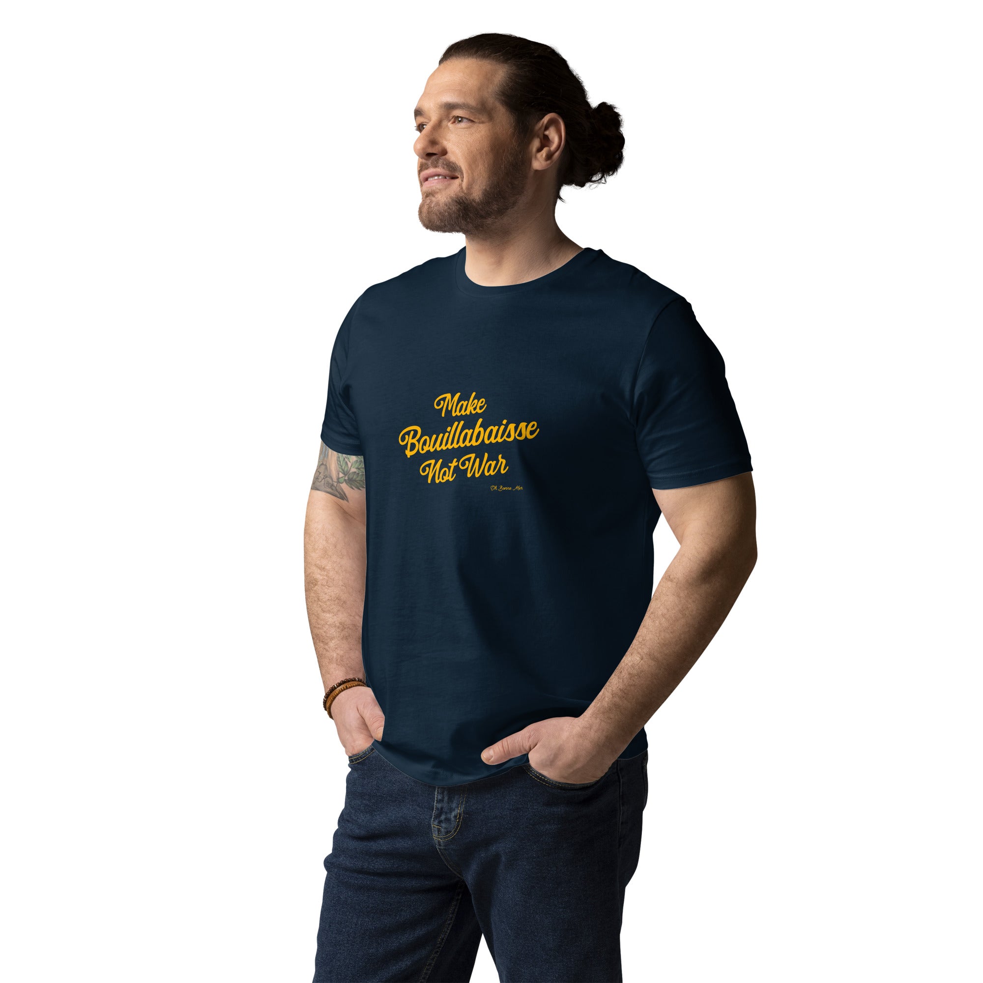 T-shirt unisexe en coton biologique Make Bouillabaisse Not War Gold sur couleurs foncées