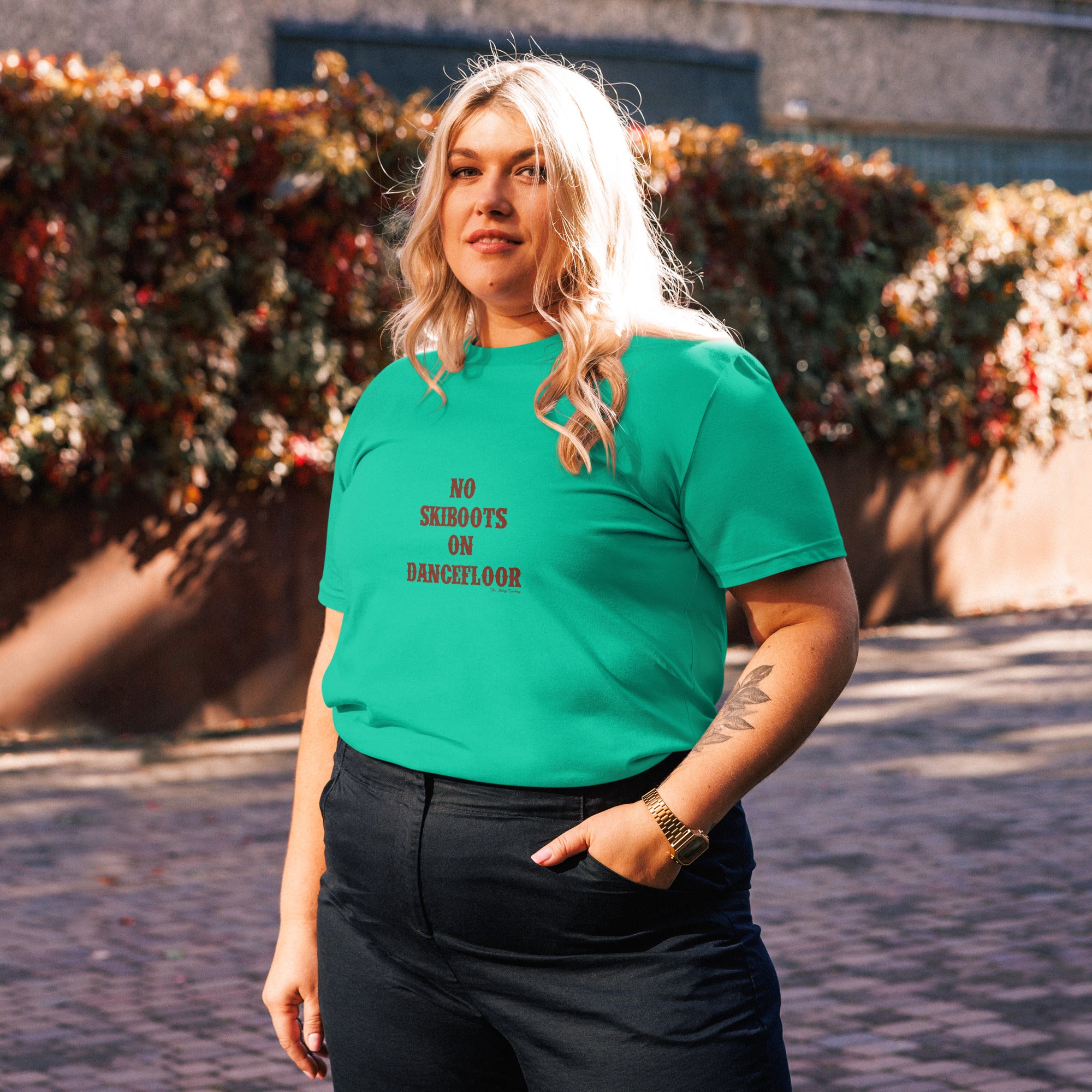 T-shirt unisexe en coton biologique No Skiboots on Dancefloor texte foncé