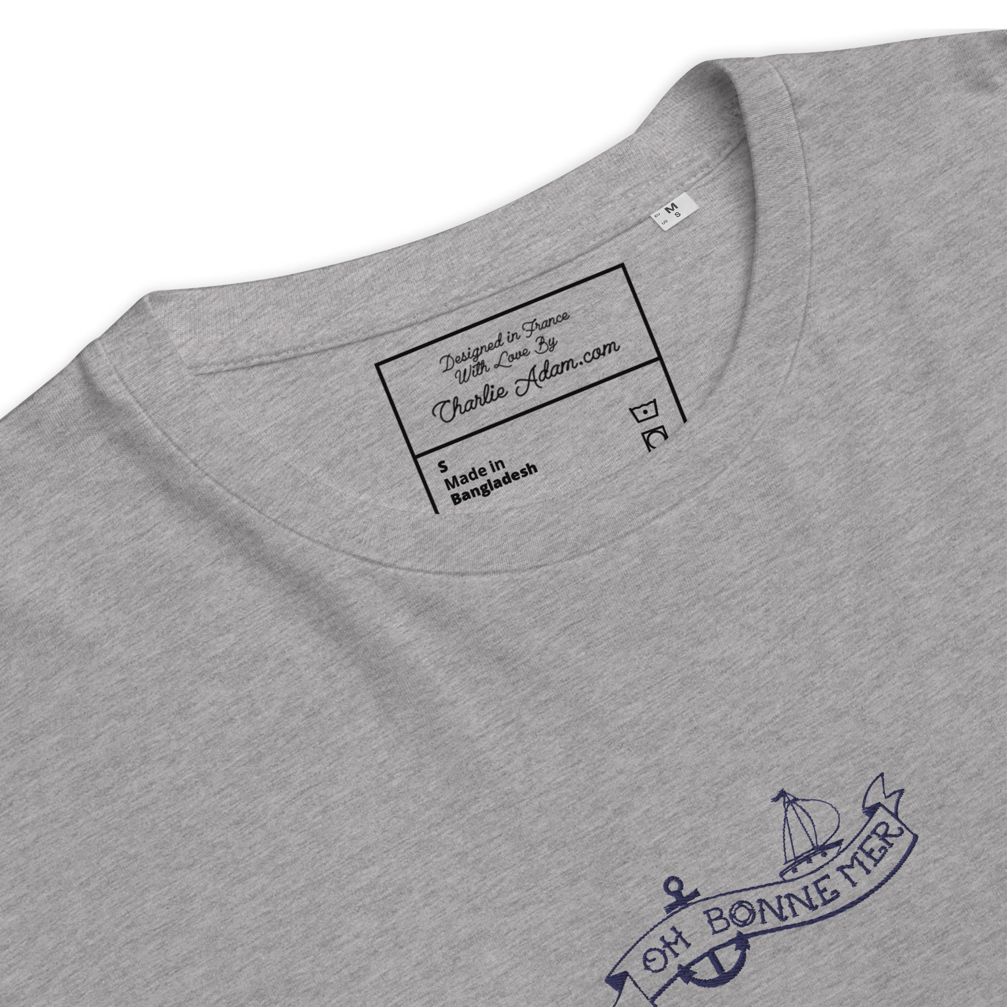 T-shirt unisexe en coton biologique Oh Bonne Mer Tattoo navy brodé sur couleurs claires