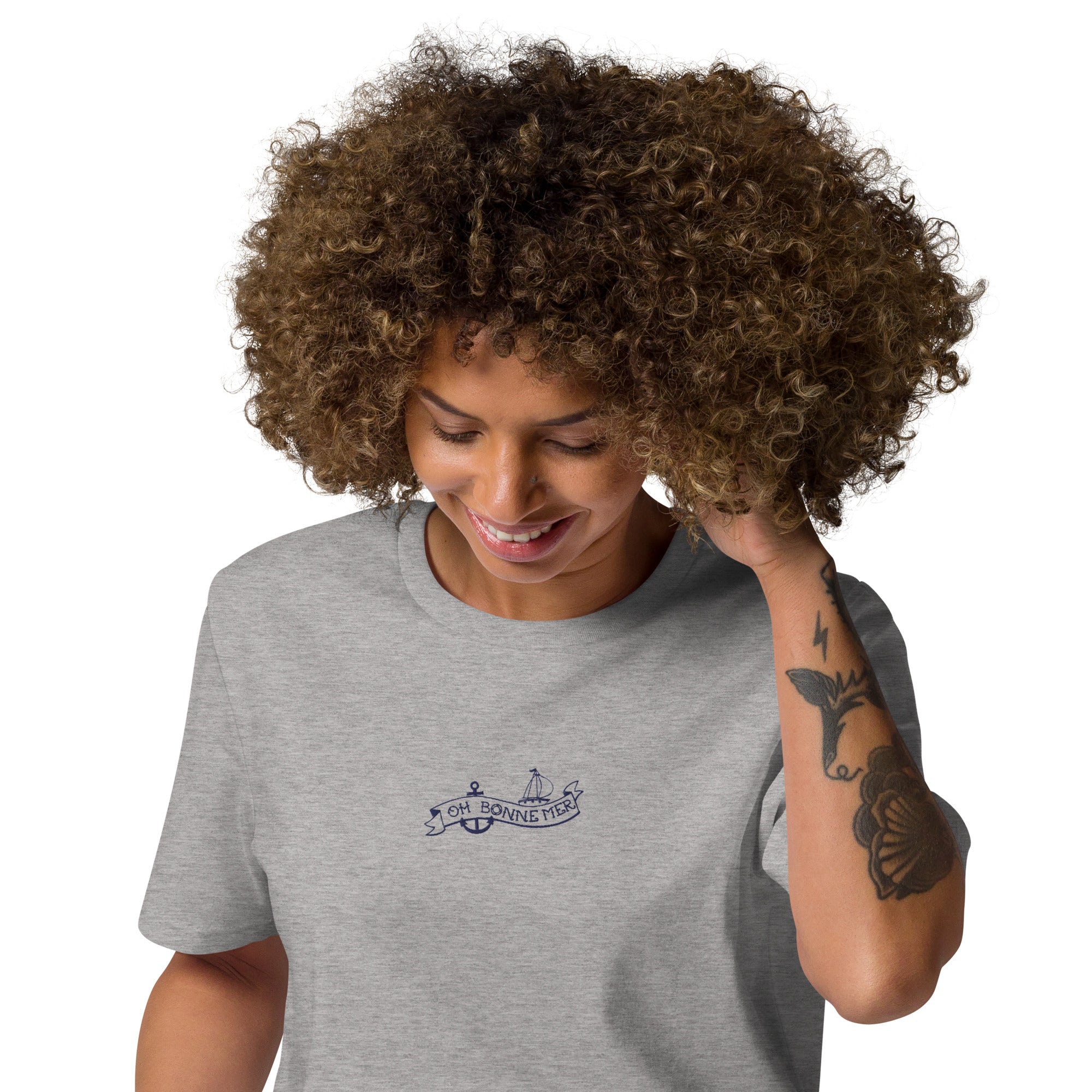 T-shirt unisexe en coton biologique Oh Bonne Mer Tattoo navy brodé sur couleurs claires