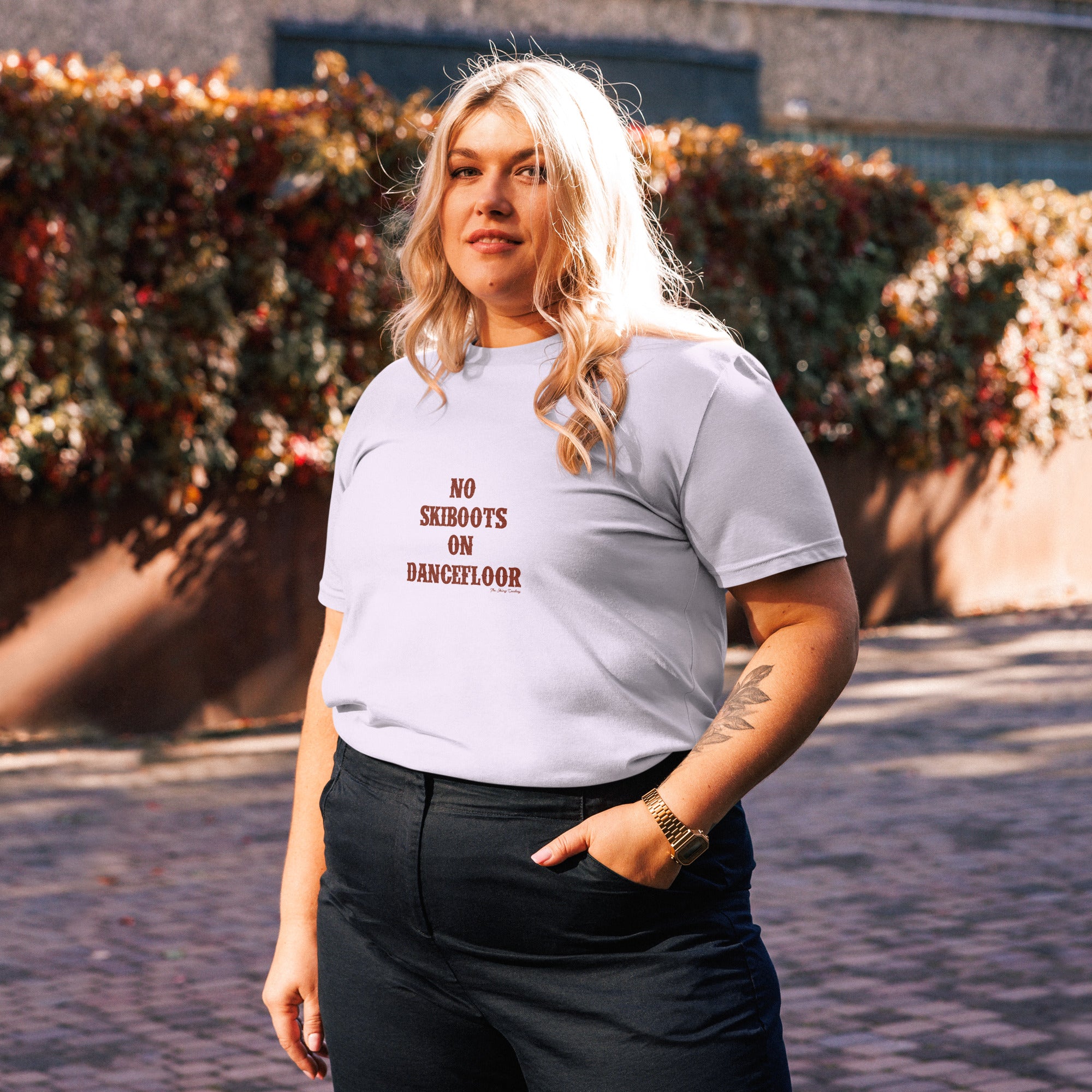 T-shirt unisexe en coton biologique No Skiboots on Dancefloor texte foncé