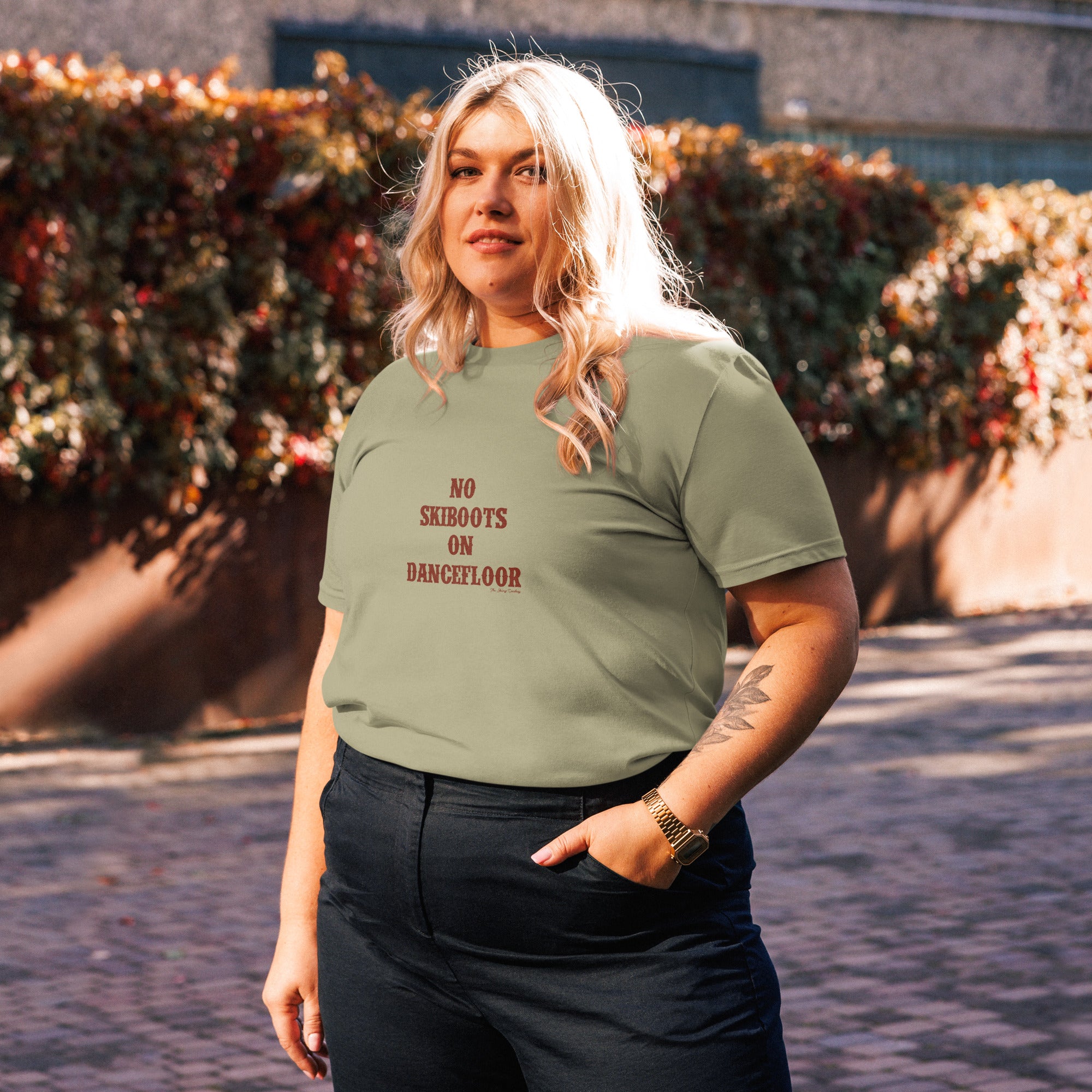 T-shirt unisexe en coton biologique No Skiboots on Dancefloor texte foncé