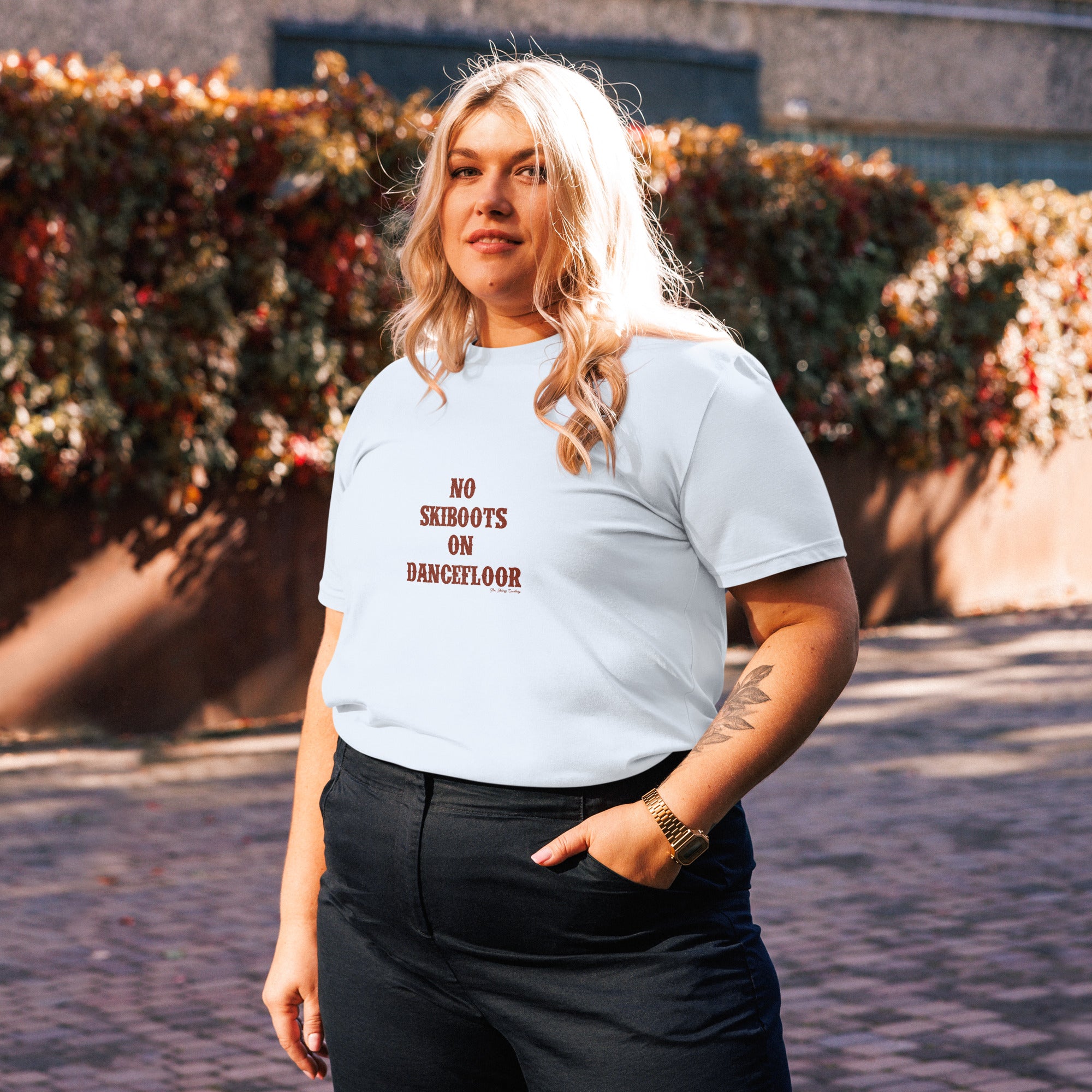 T-shirt unisexe en coton biologique No Skiboots on Dancefloor texte foncé