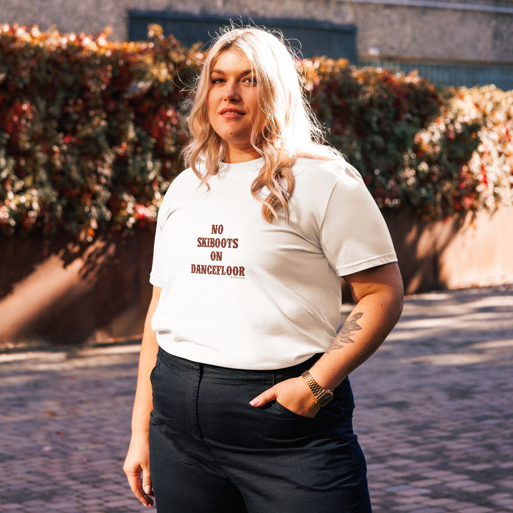 T-shirt unisexe en coton biologique No Skiboots on Dancefloor texte foncé