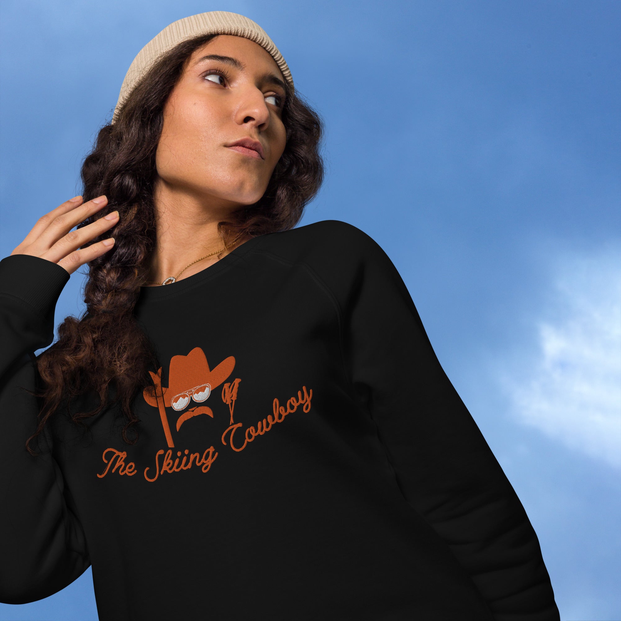 Sweatshirt écologique raglan unisexe Skiing Cowboy grand motif brodé & Ski Fight at OK Corral Outline (dos)