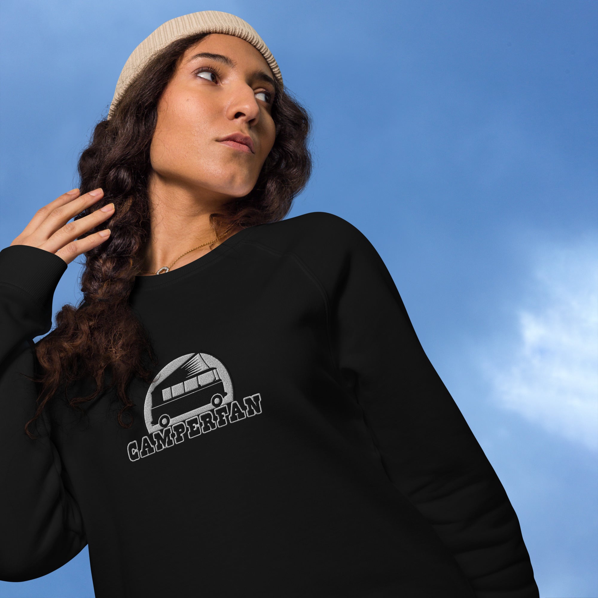 Unisex organic raglan sweatshirt Small Camperfan large black/white embroidered pattern