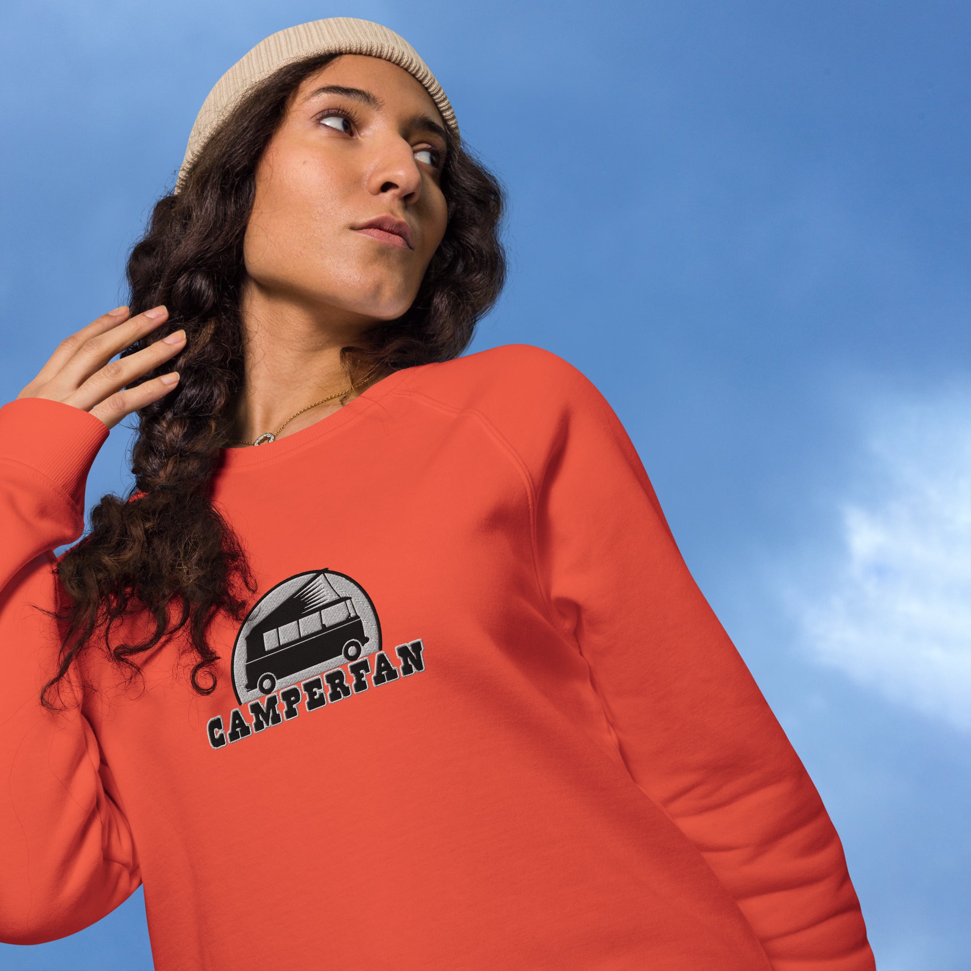 Unisex organic raglan sweatshirt Small Camperfan large black/white embroidered pattern