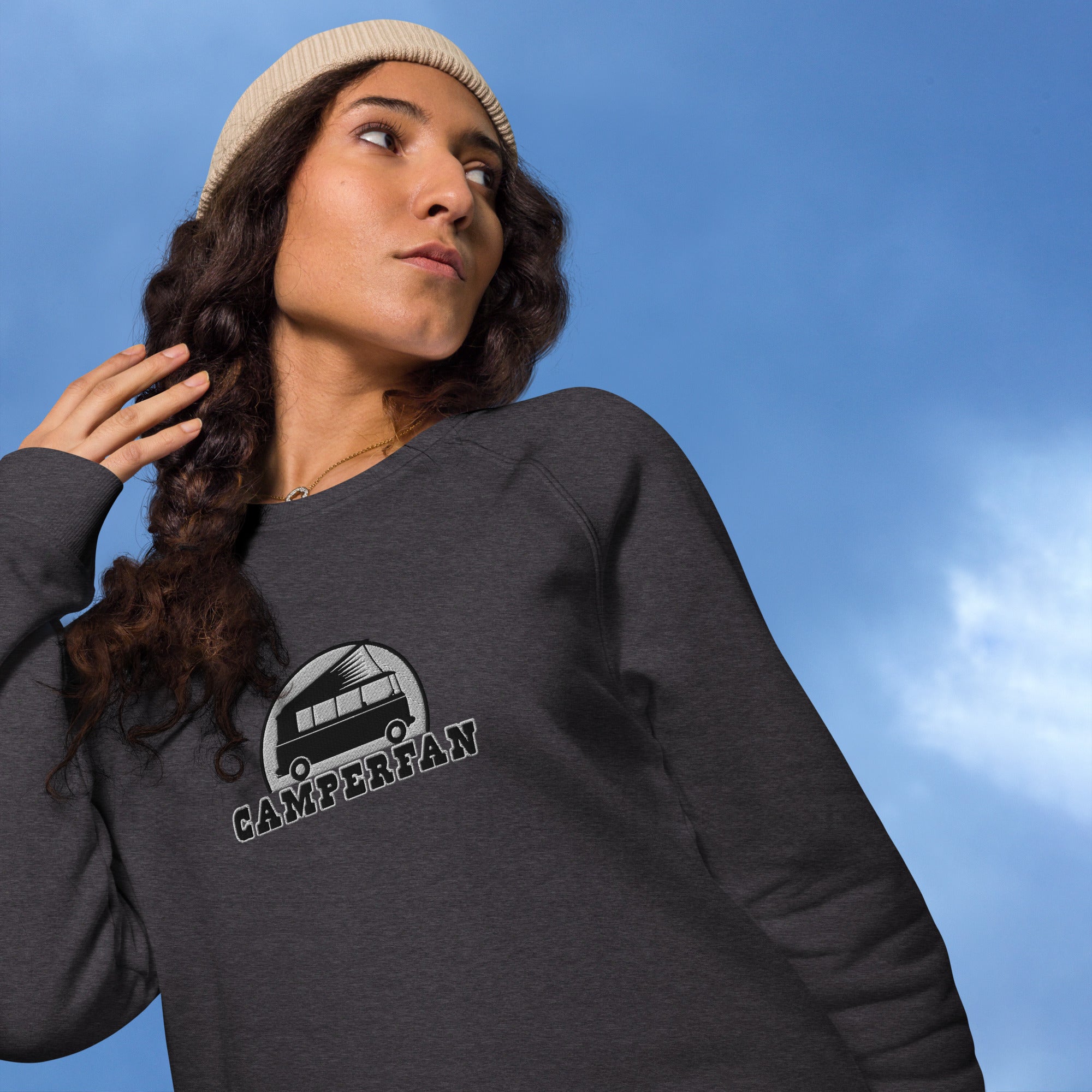 Unisex organic raglan sweatshirt Small Camperfan large black/white embroidered pattern
